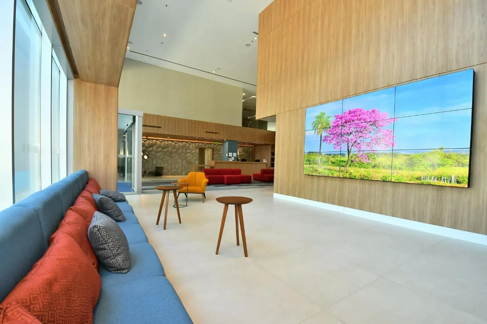 Property building in Holiday Inn Express Asuncion Aviadores by IHG Property building in Holiday Inn Express Asuncion Aviadores by IHG