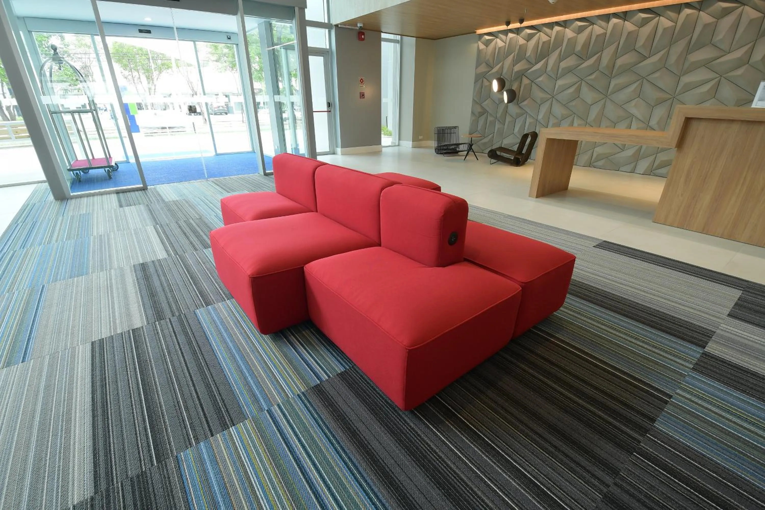 Property building in Holiday Inn Express Asuncion Aviadores by IHG