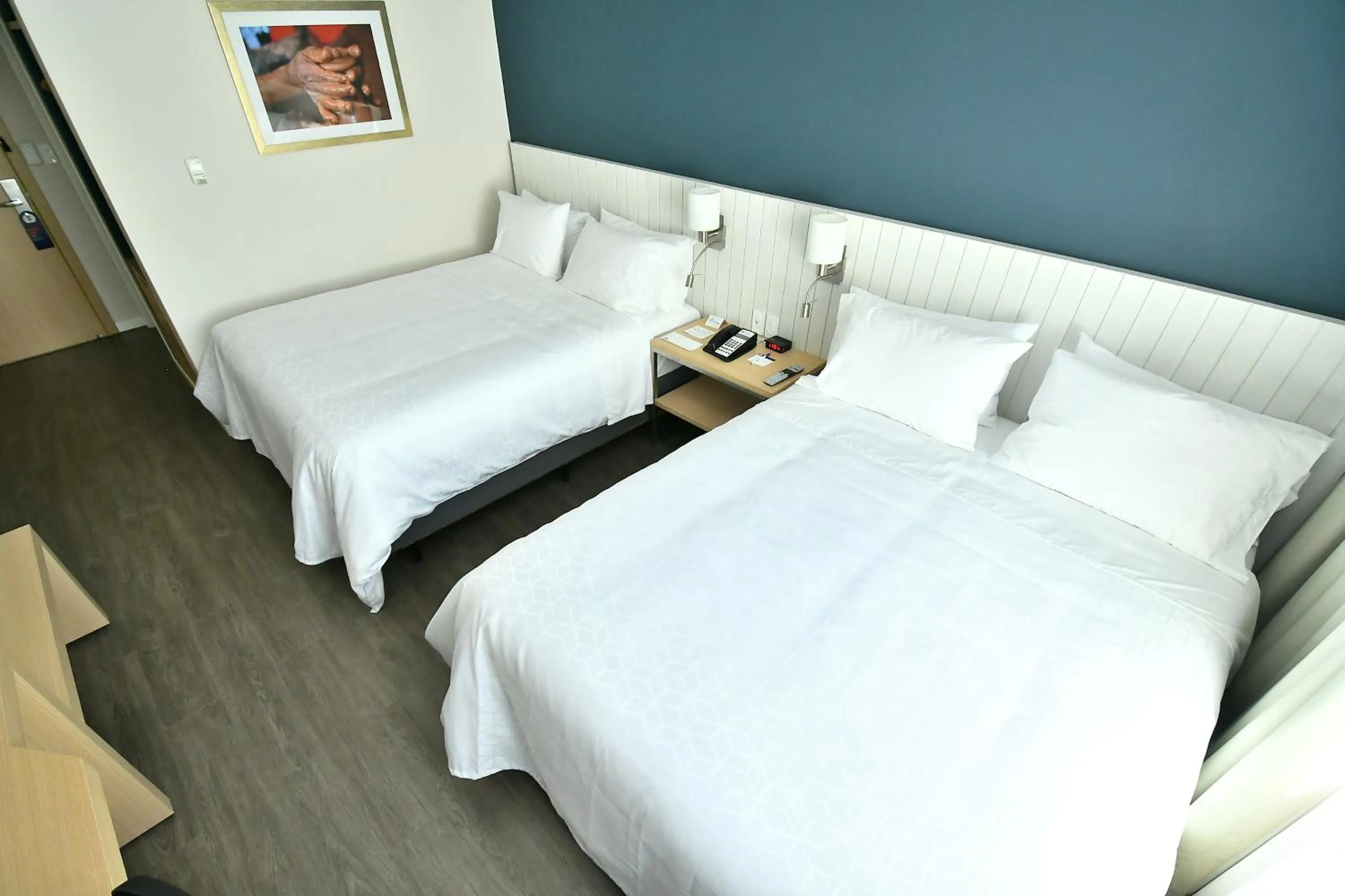 Bed in Holiday Inn Express Asuncion Aviadores by IHG