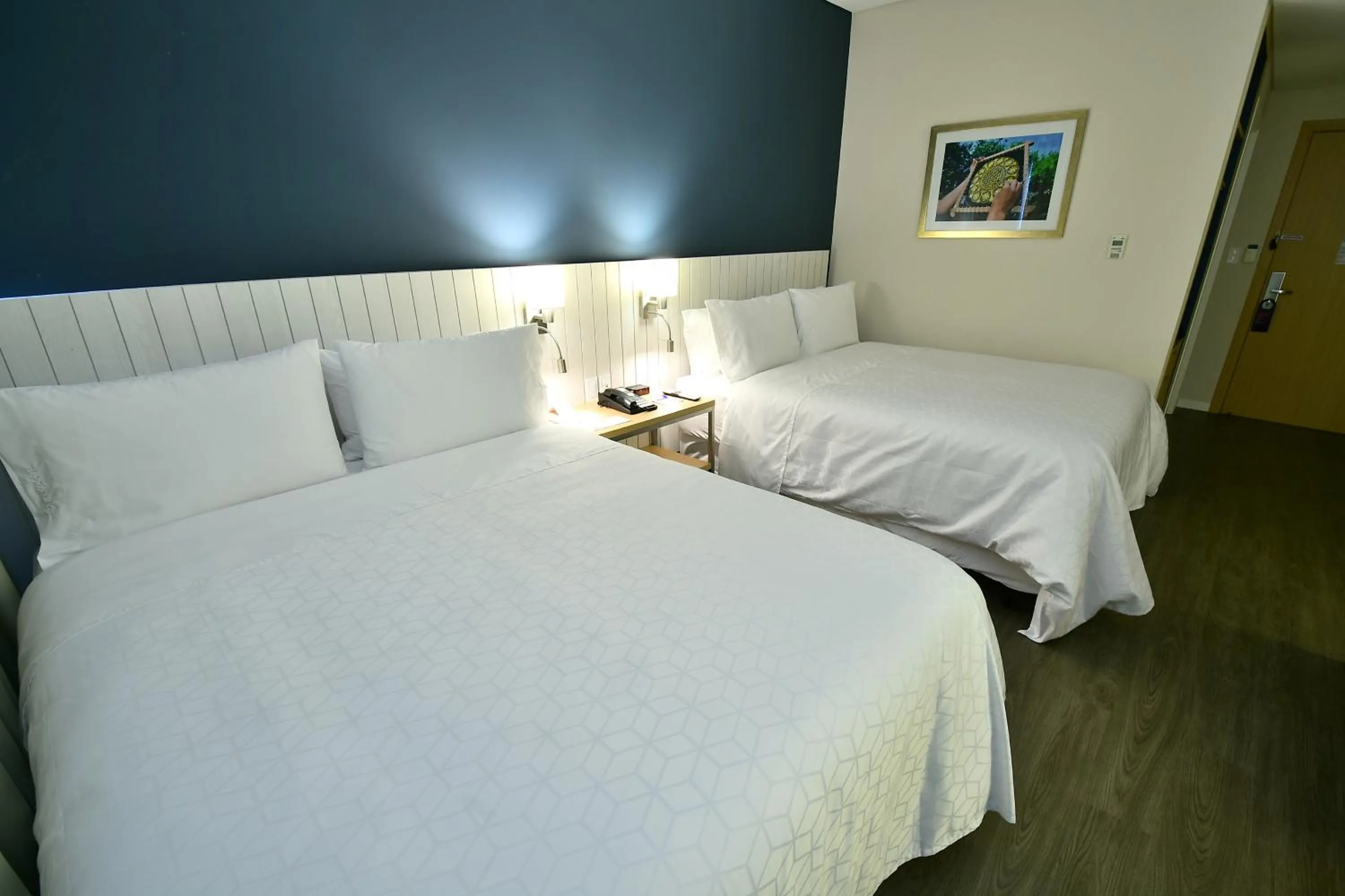 Bed in Holiday Inn Express Asuncion Aviadores by IHG