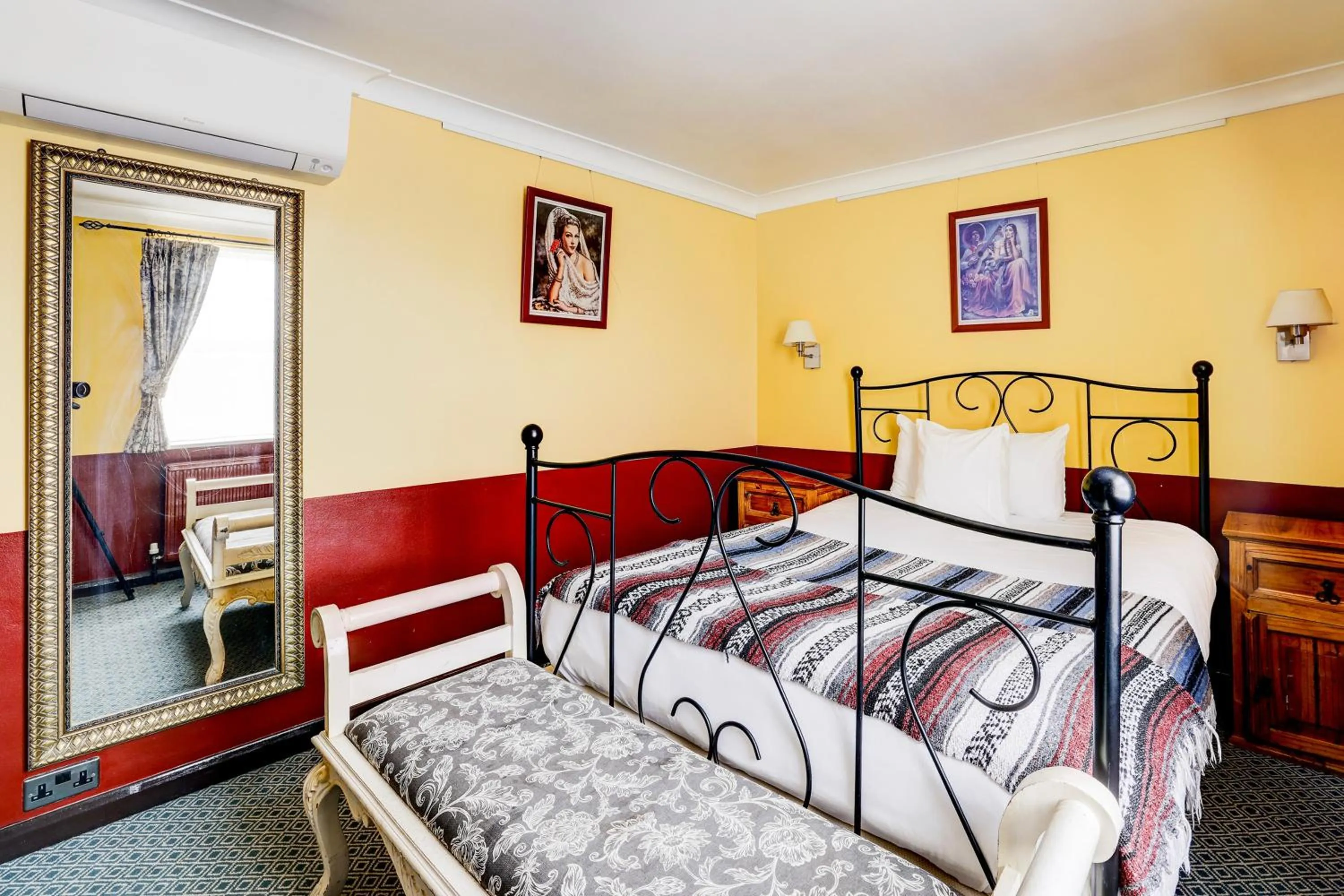 Bedroom, Bed in Church Street Hotel by Belvilla near The Oval London