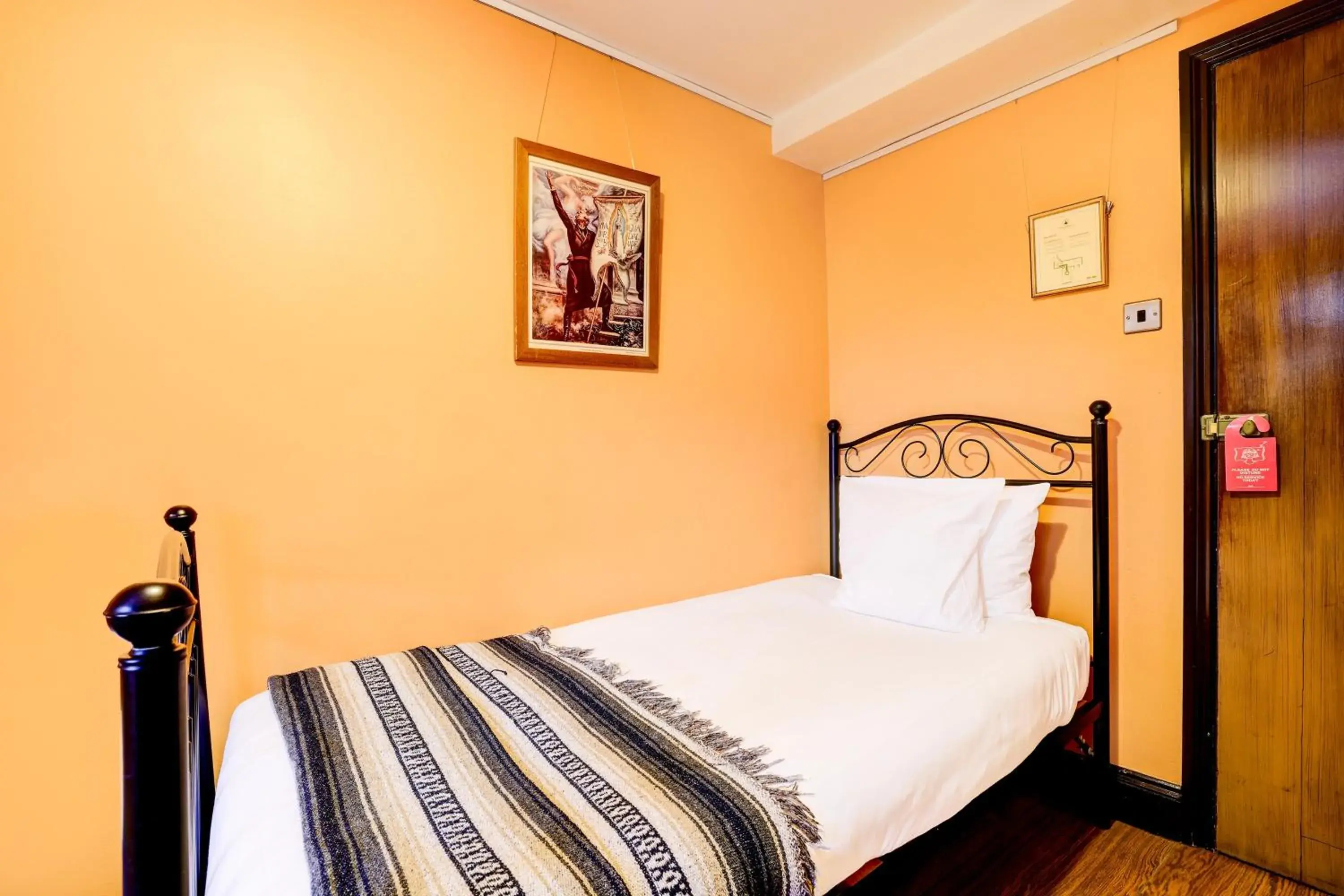 Bedroom, Bed in Church Street Hotel by Belvilla near The Oval London Bedroom, Bed in Church Street Hotel by Belvilla near The Oval London