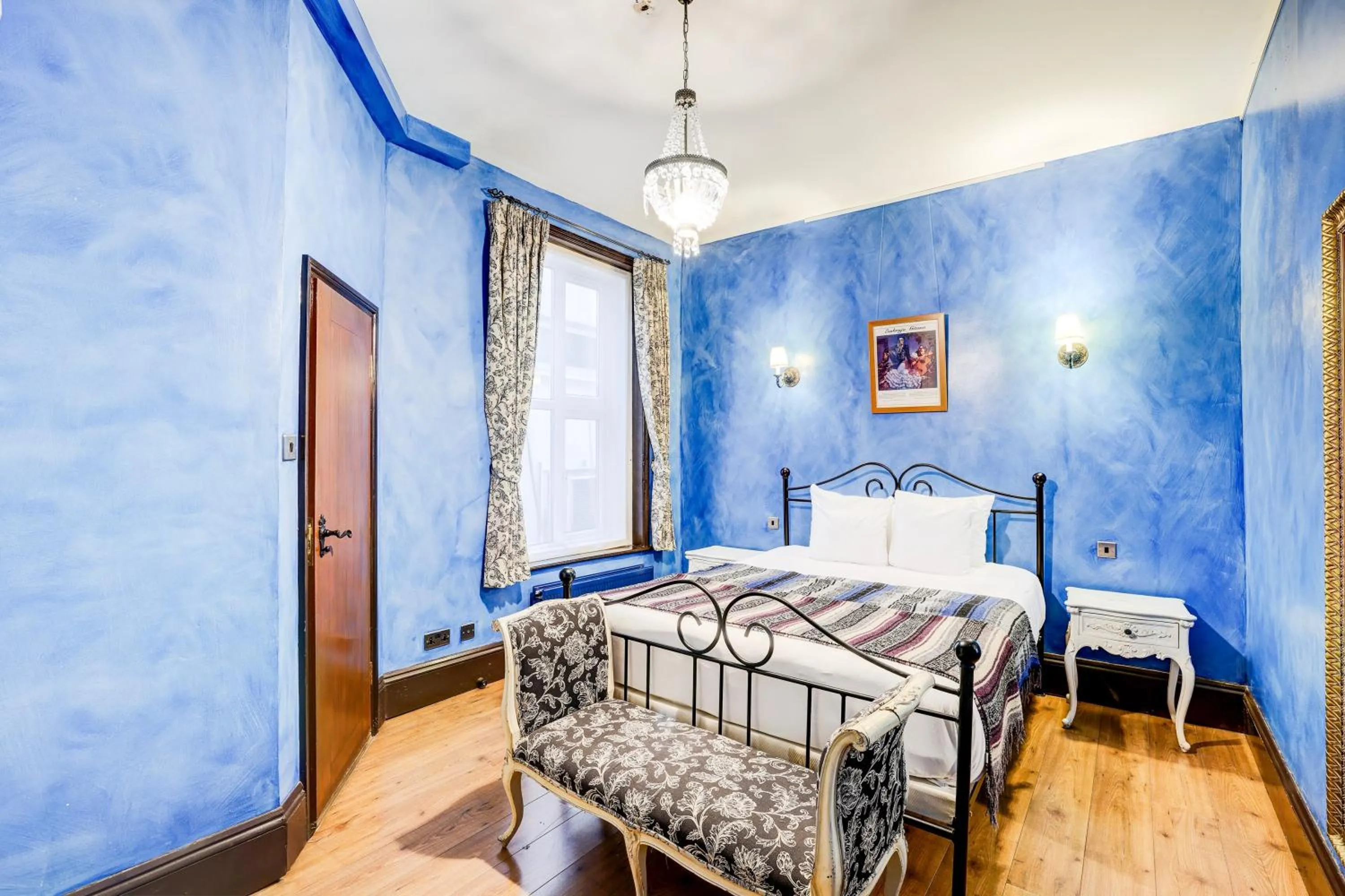 Bedroom, Bed in Church Street Hotel by Belvilla near The Oval London