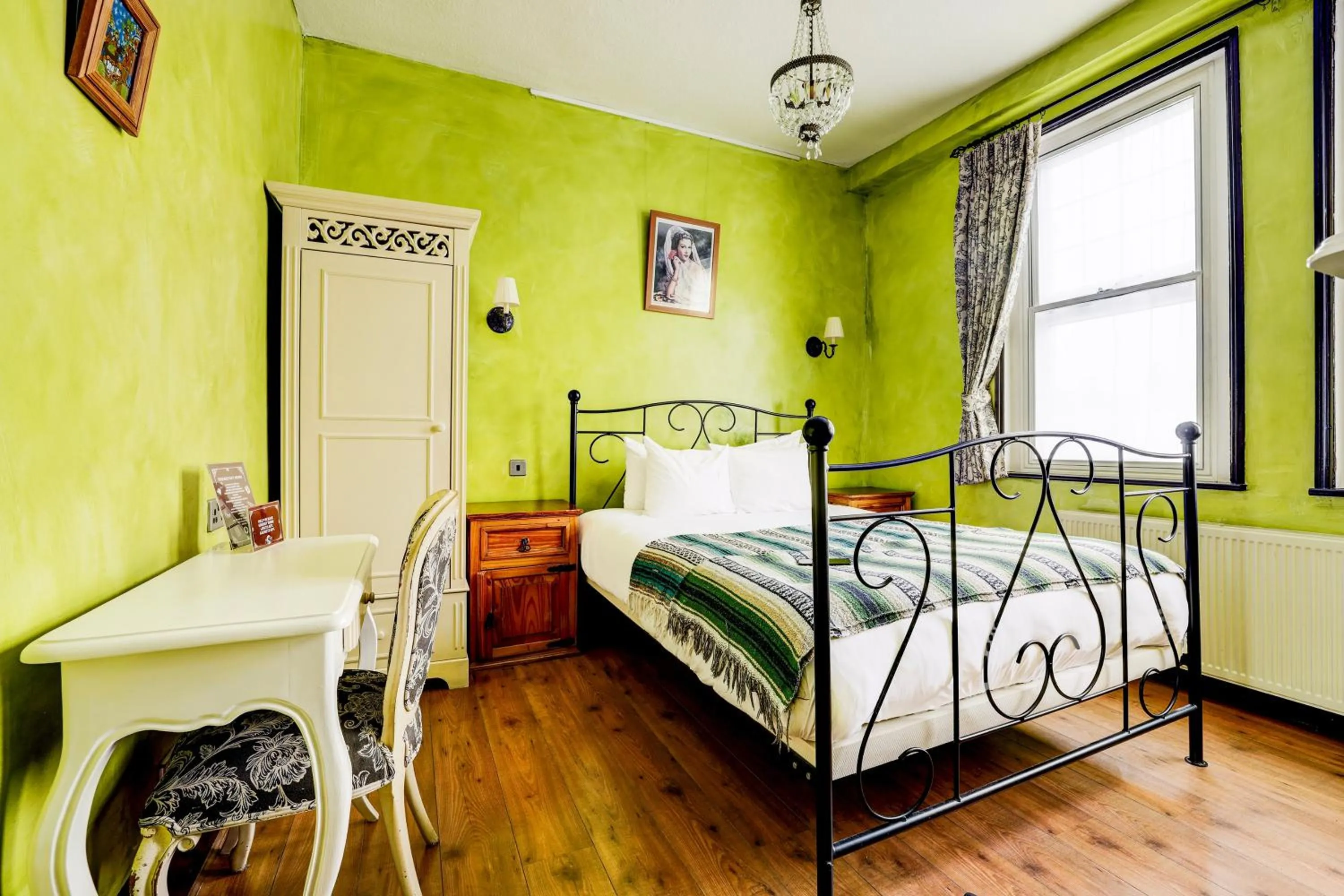 Bedroom, Bed in Church Street Hotel by Belvilla near The Oval London