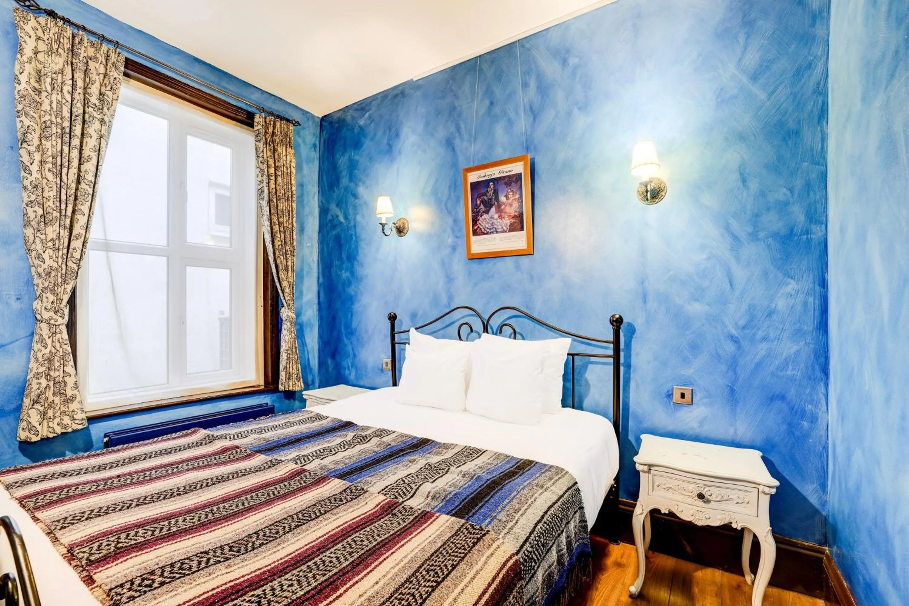 Bedroom, Bed in Church Street Hotel by Belvilla near The Oval London