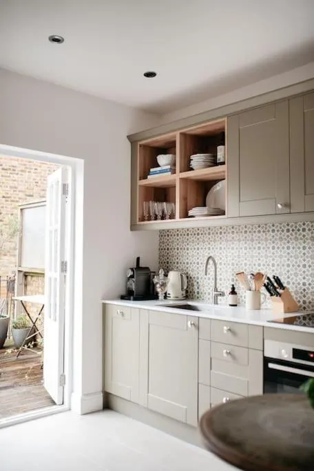3 Bedroom House in Kew Gardens