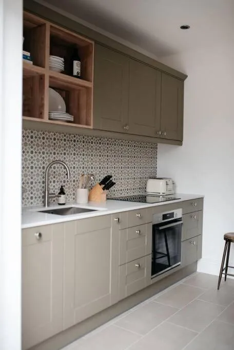 3 Bedroom House in Kew Gardens