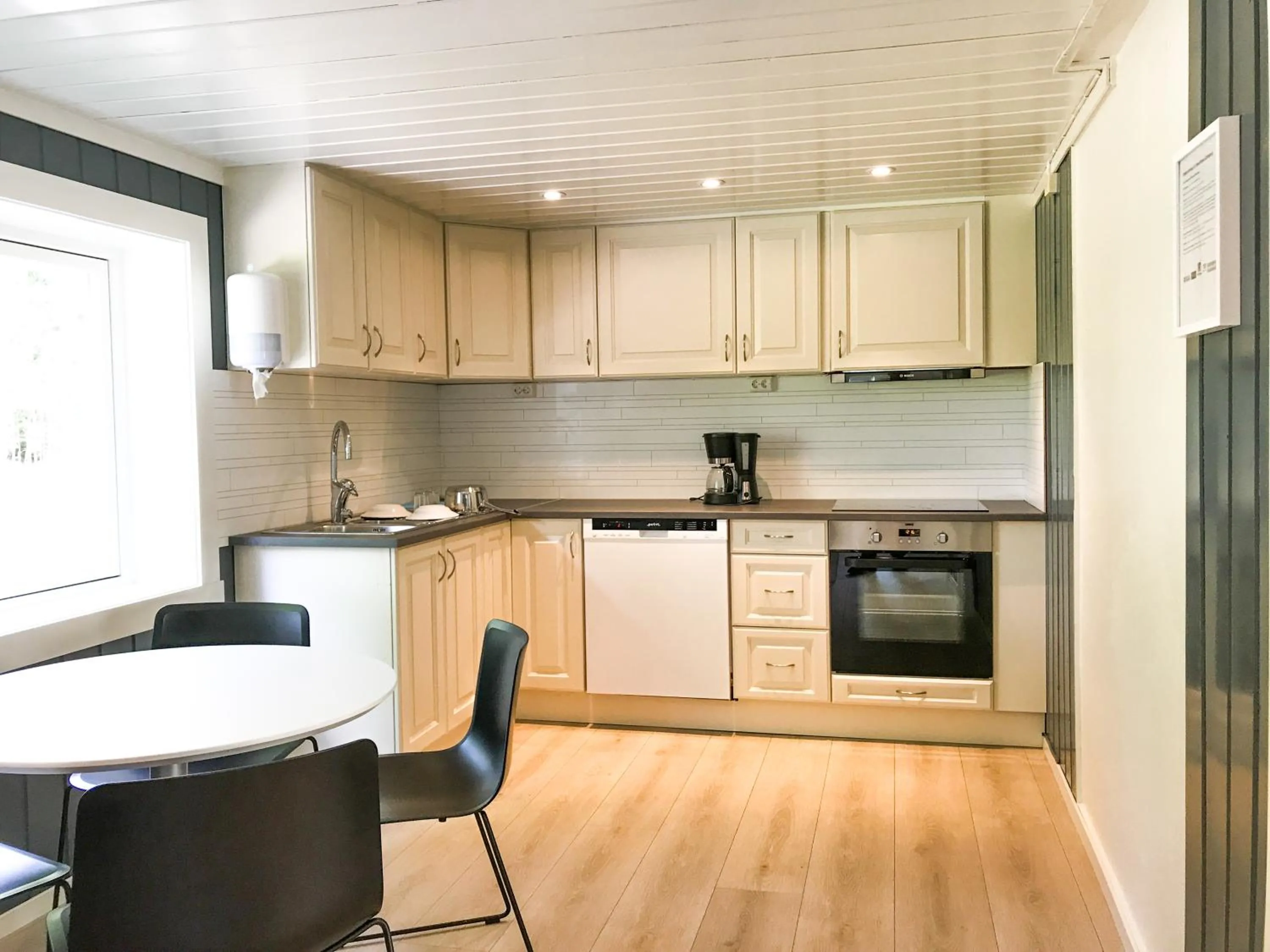 Kitchen or kitchenette in Beverøya Hytteutleie og Camping