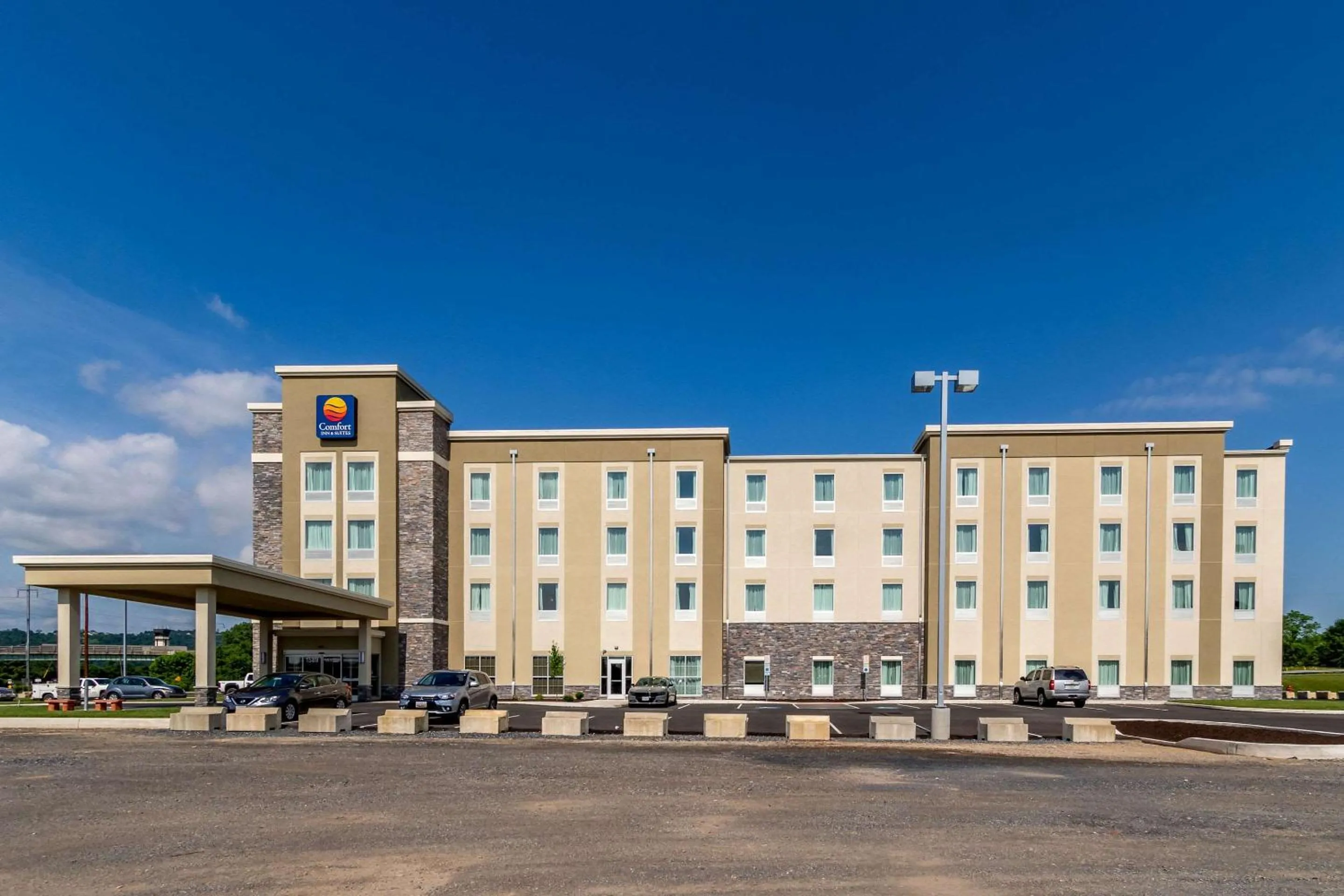 Property building in Comfort Inn & Suites - Harrisburg Airport - Hershey South