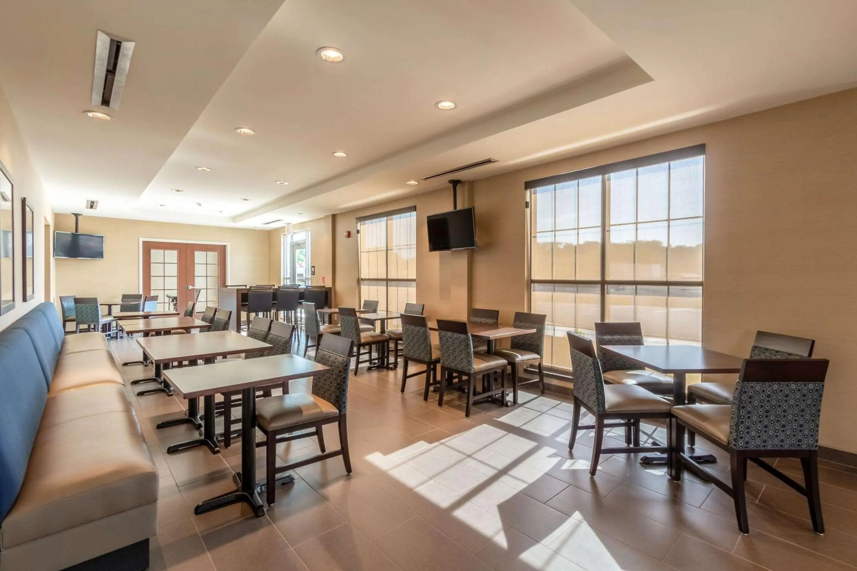 Restaurant/places to eat in Comfort Inn & Suites - Harrisburg Airport - Hershey South