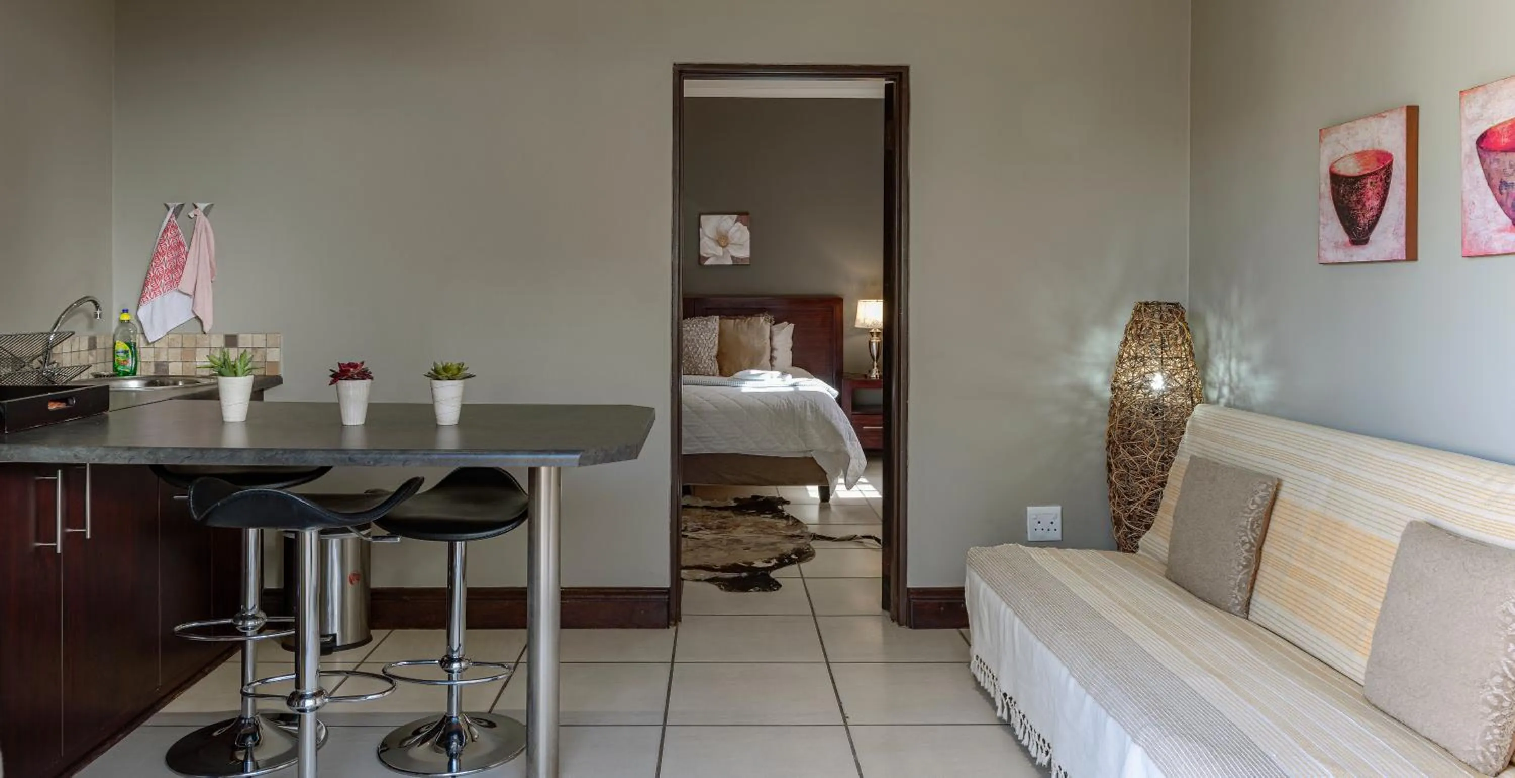 Kitchen or kitchenette, Bed in Kakamas Hotel