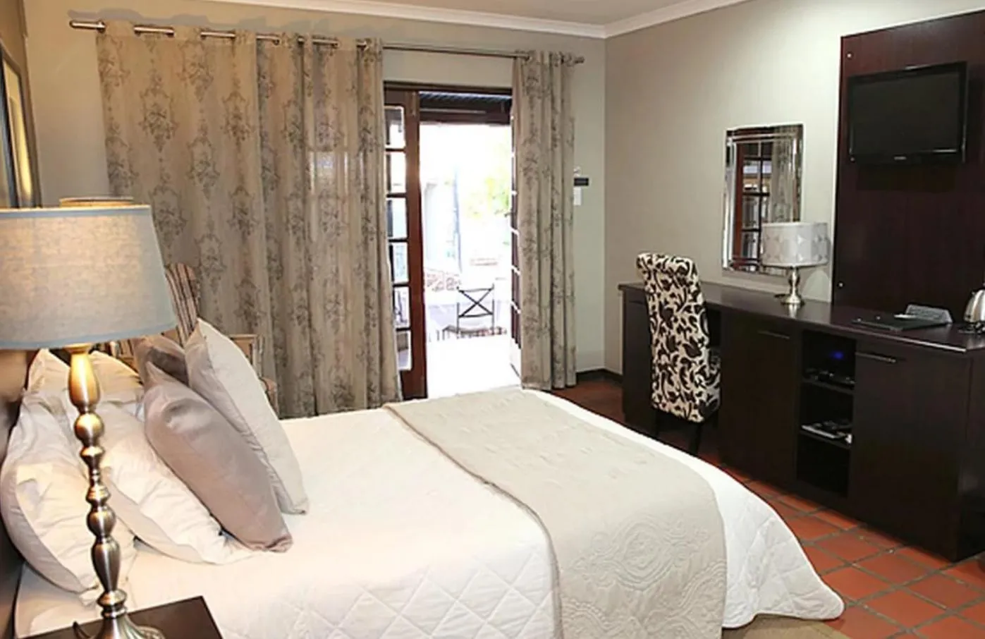 TV and multimedia, Bed in Kakamas Hotel