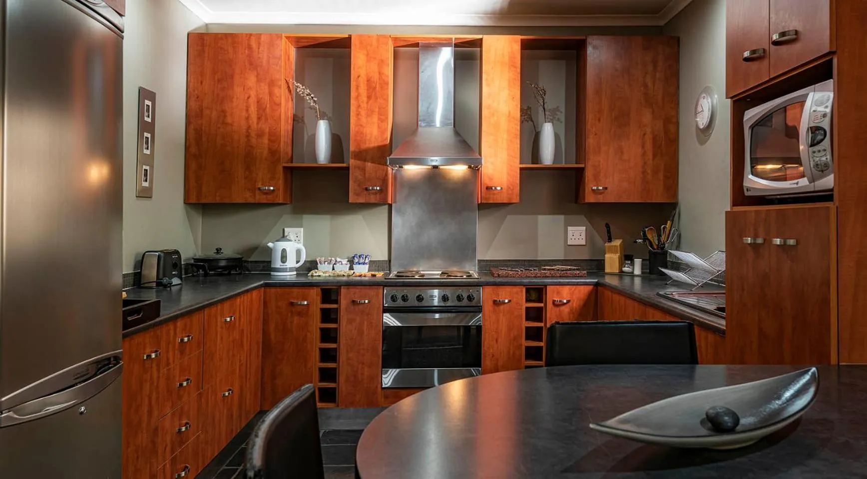 Kitchen or kitchenette in Kakamas Hotel