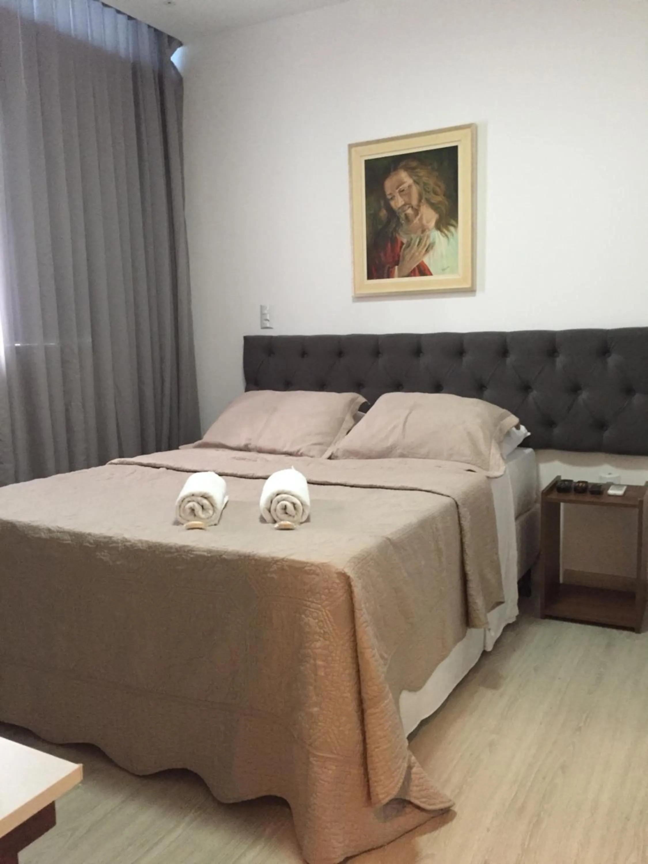 Bedroom, Bed in Vila Alaide Praia Hotel