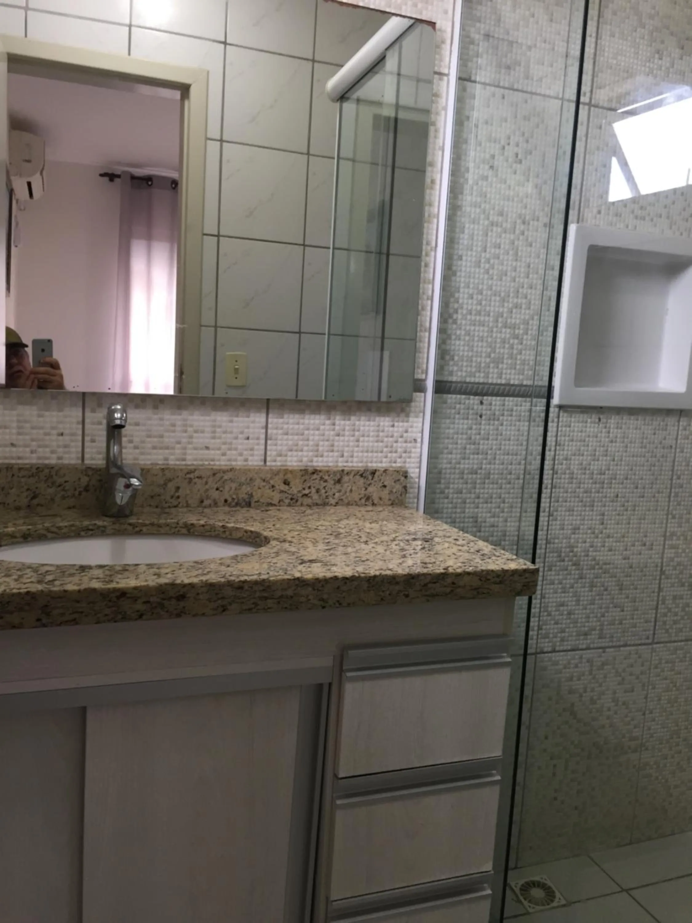 Bathroom in Vila Alaide Praia Hotel