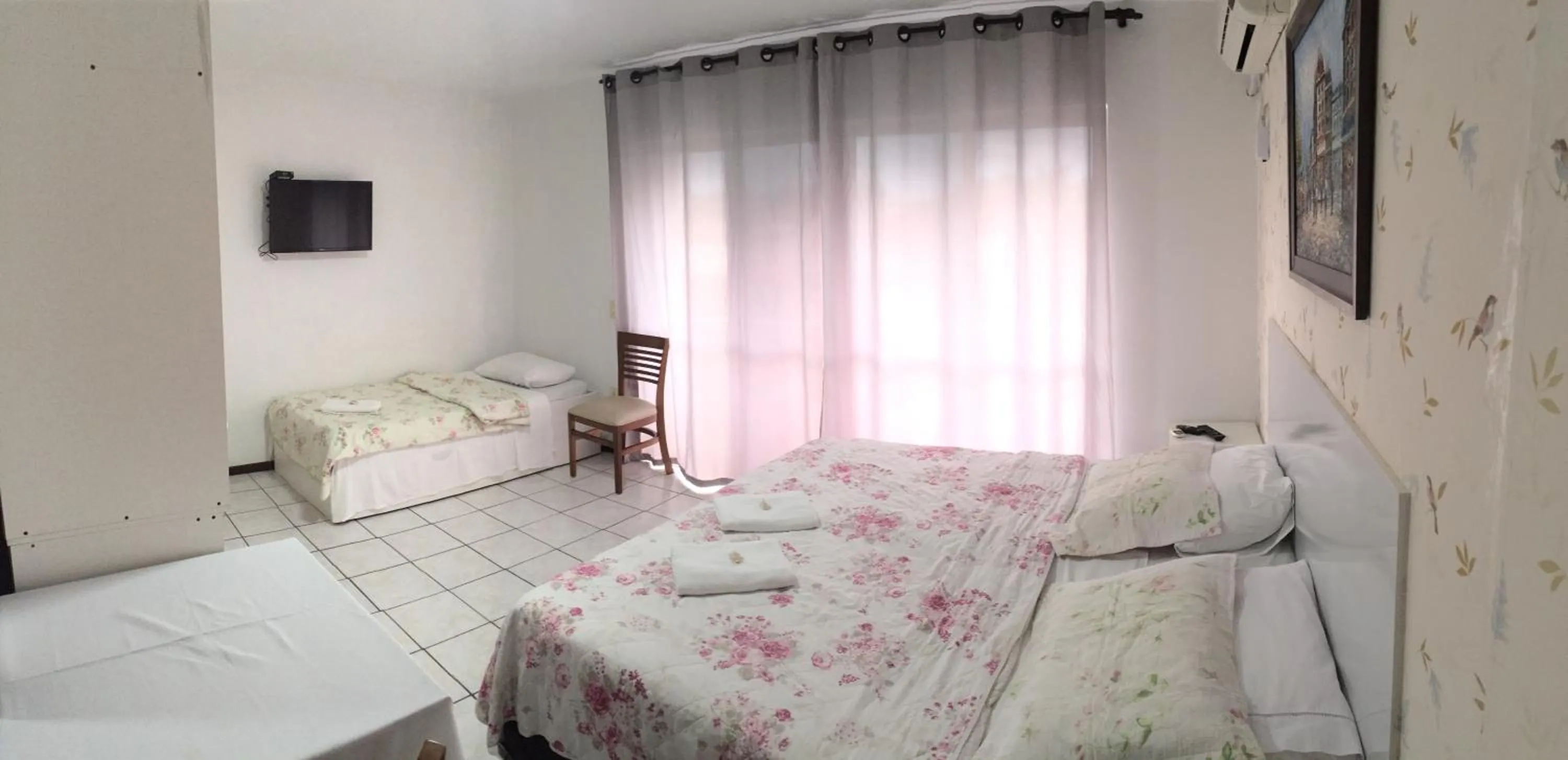 Bathroom, Bed in Vila Alaide Praia Hotel