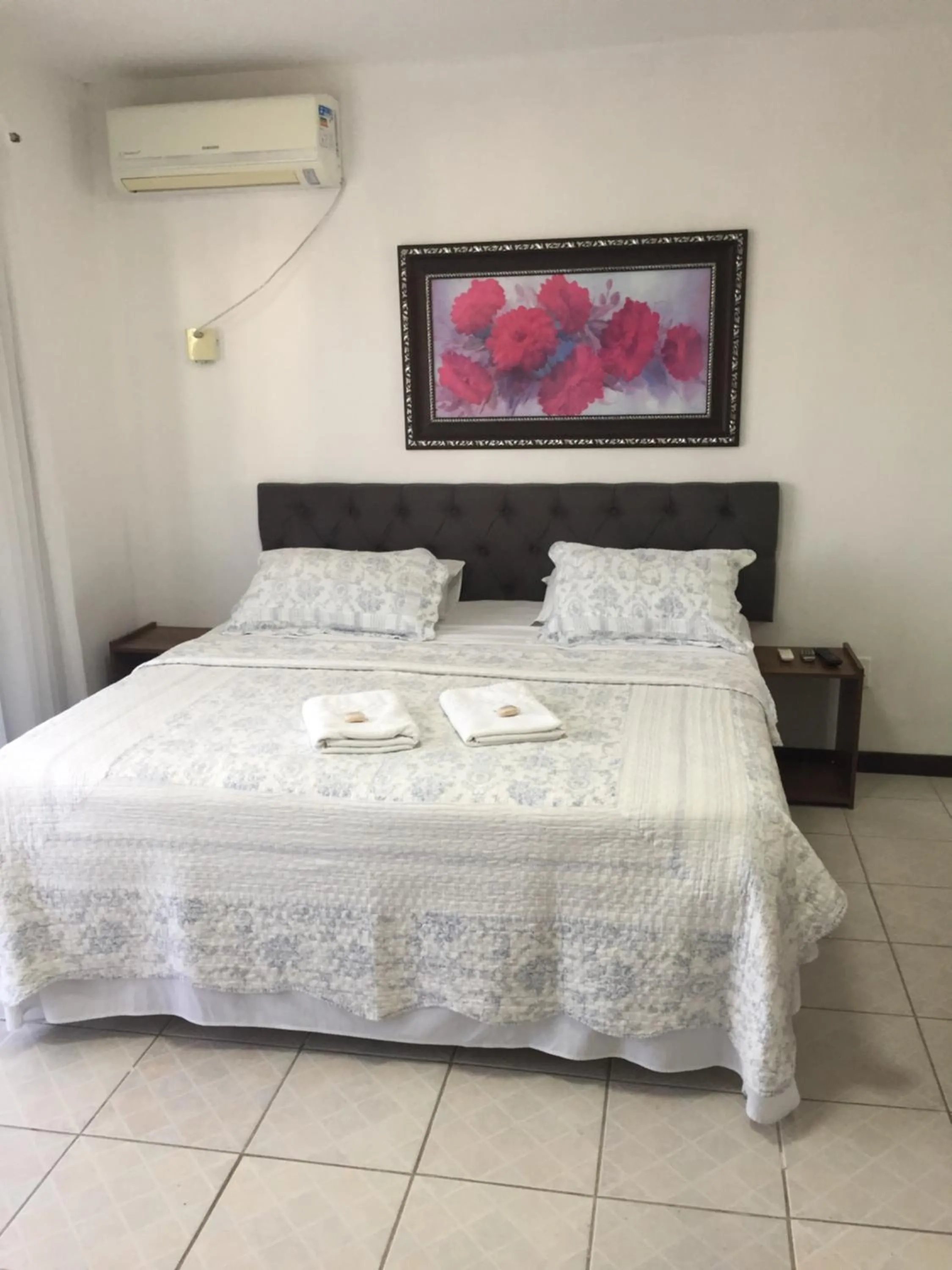 Bedroom, Bed in Vila Alaide Praia Hotel