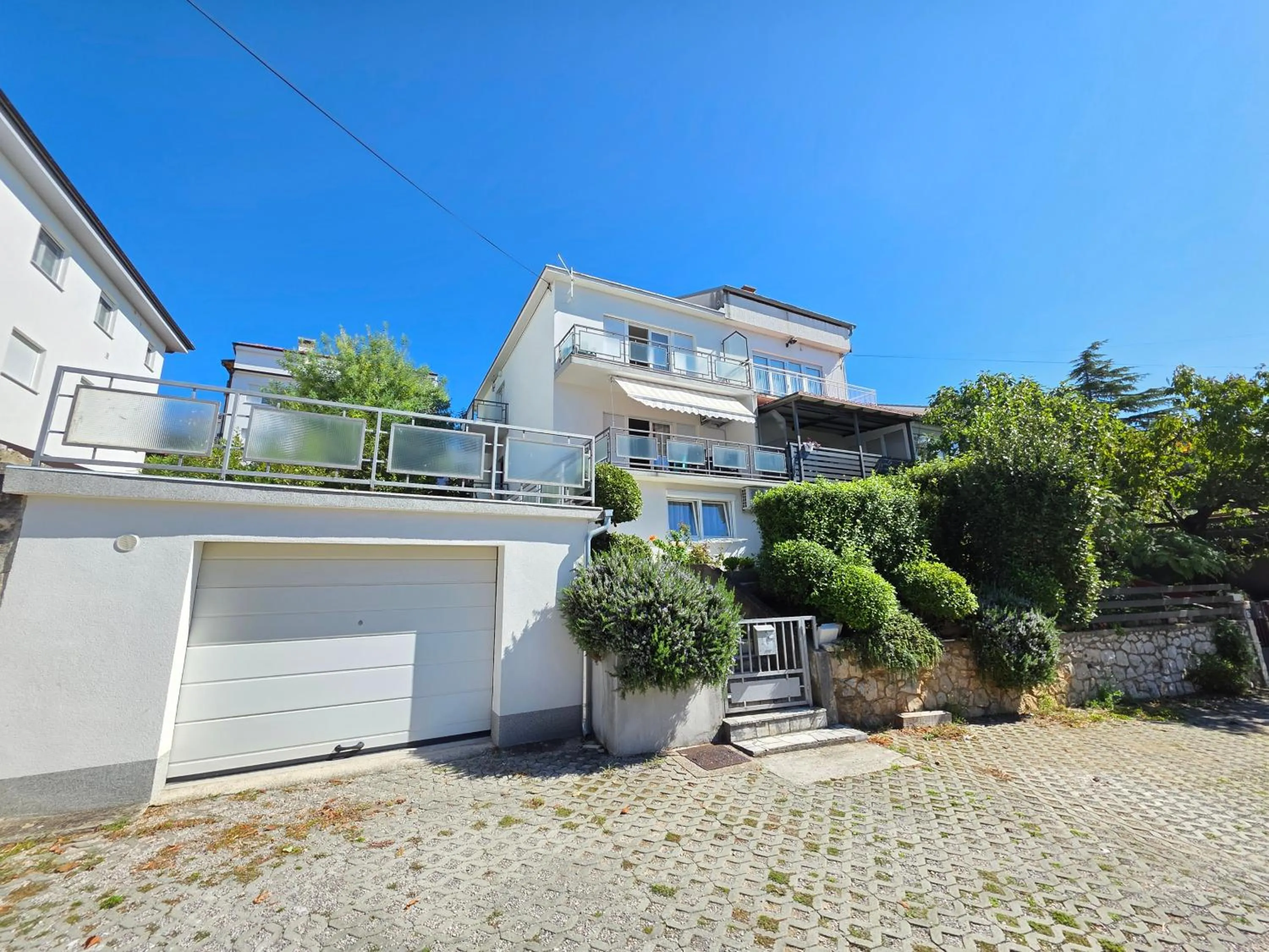 ZITA Studio Apartment with terrace