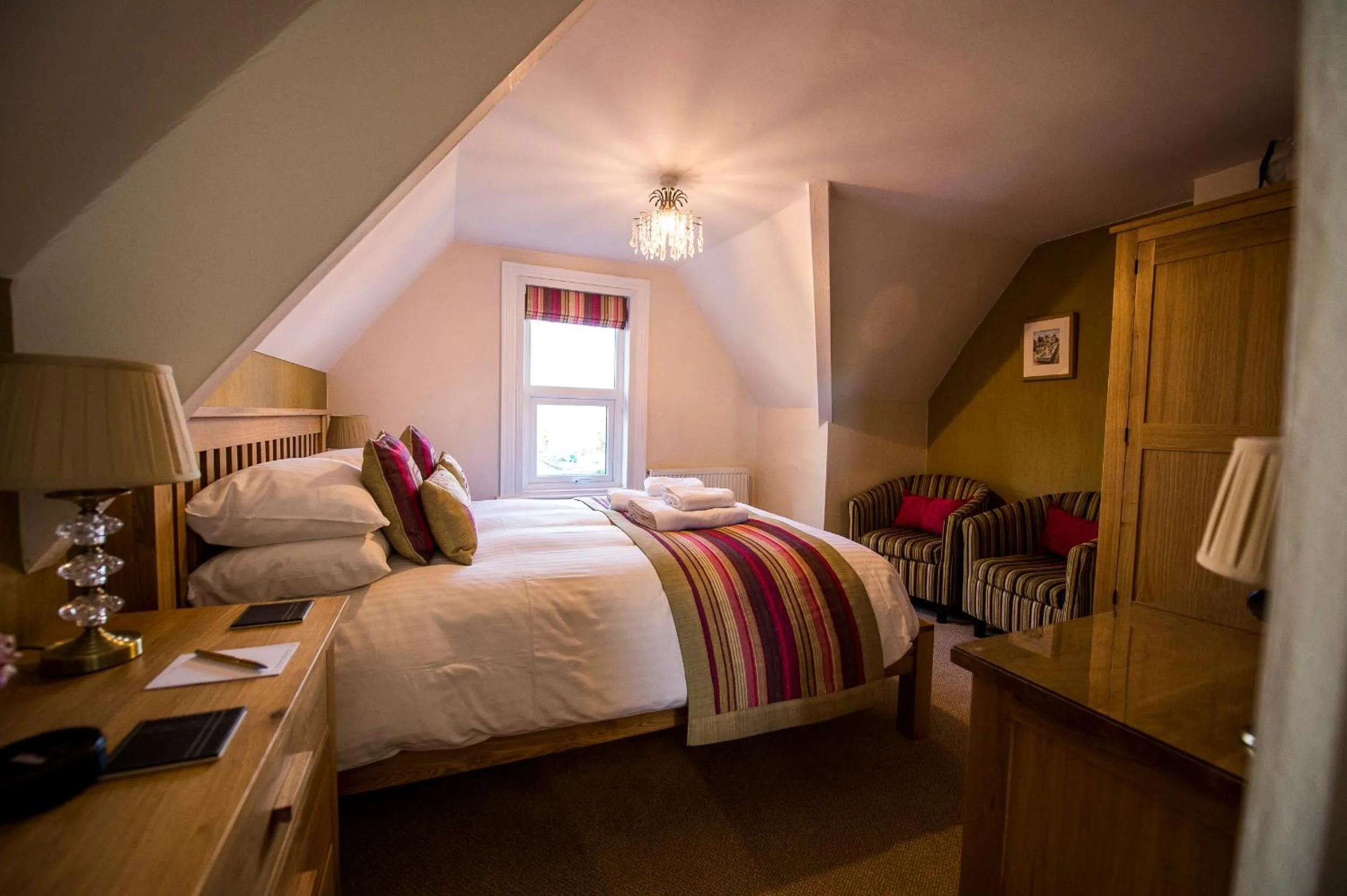 Bedroom, Bed in Elmdene