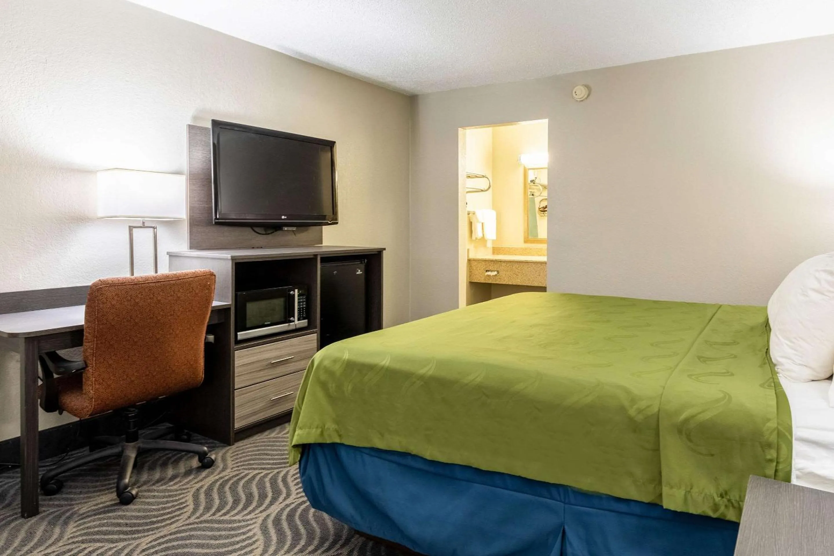 Photo of the whole room in Quality Inn Newport