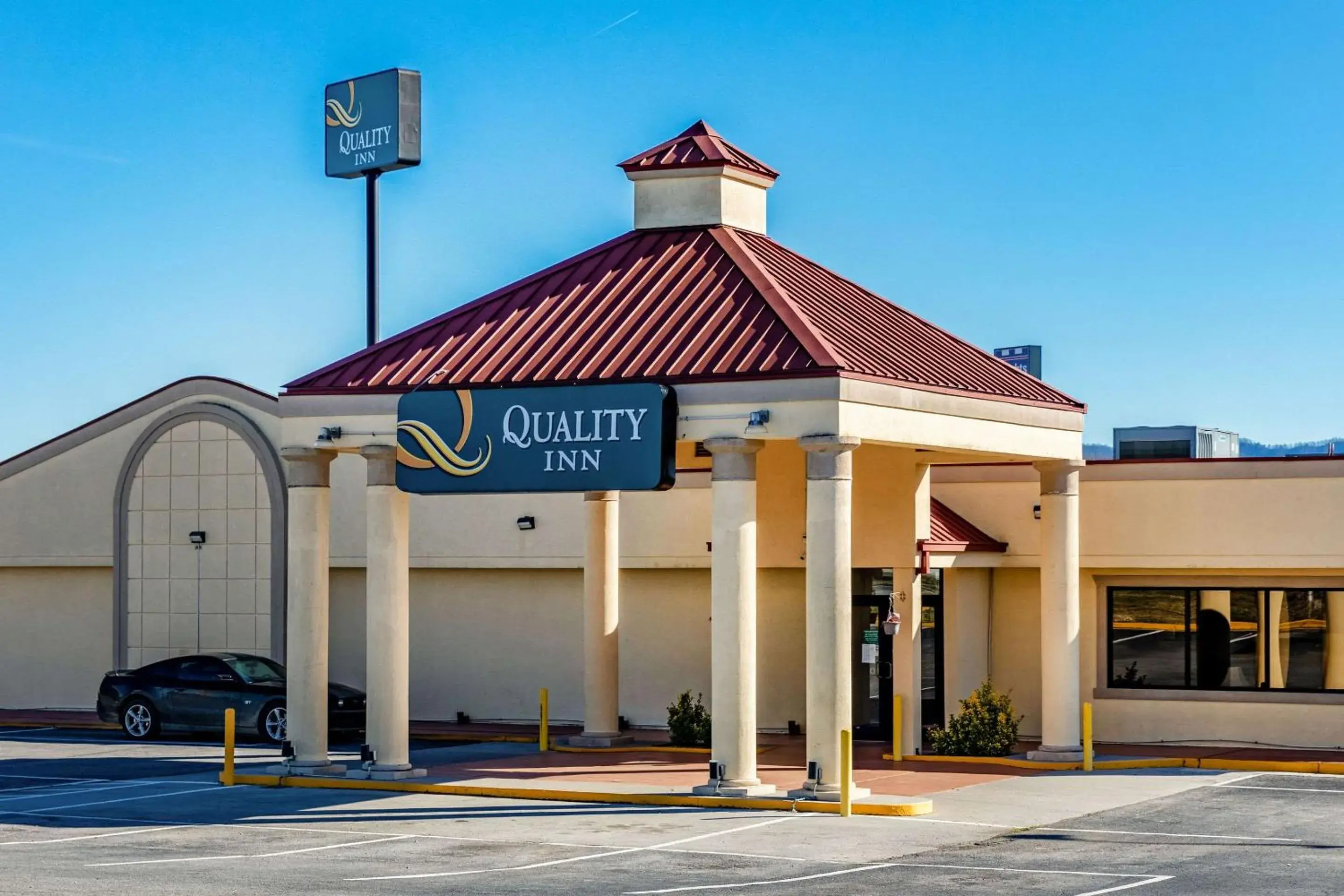 Property building in Quality Inn Newport Property building in Quality Inn Newport