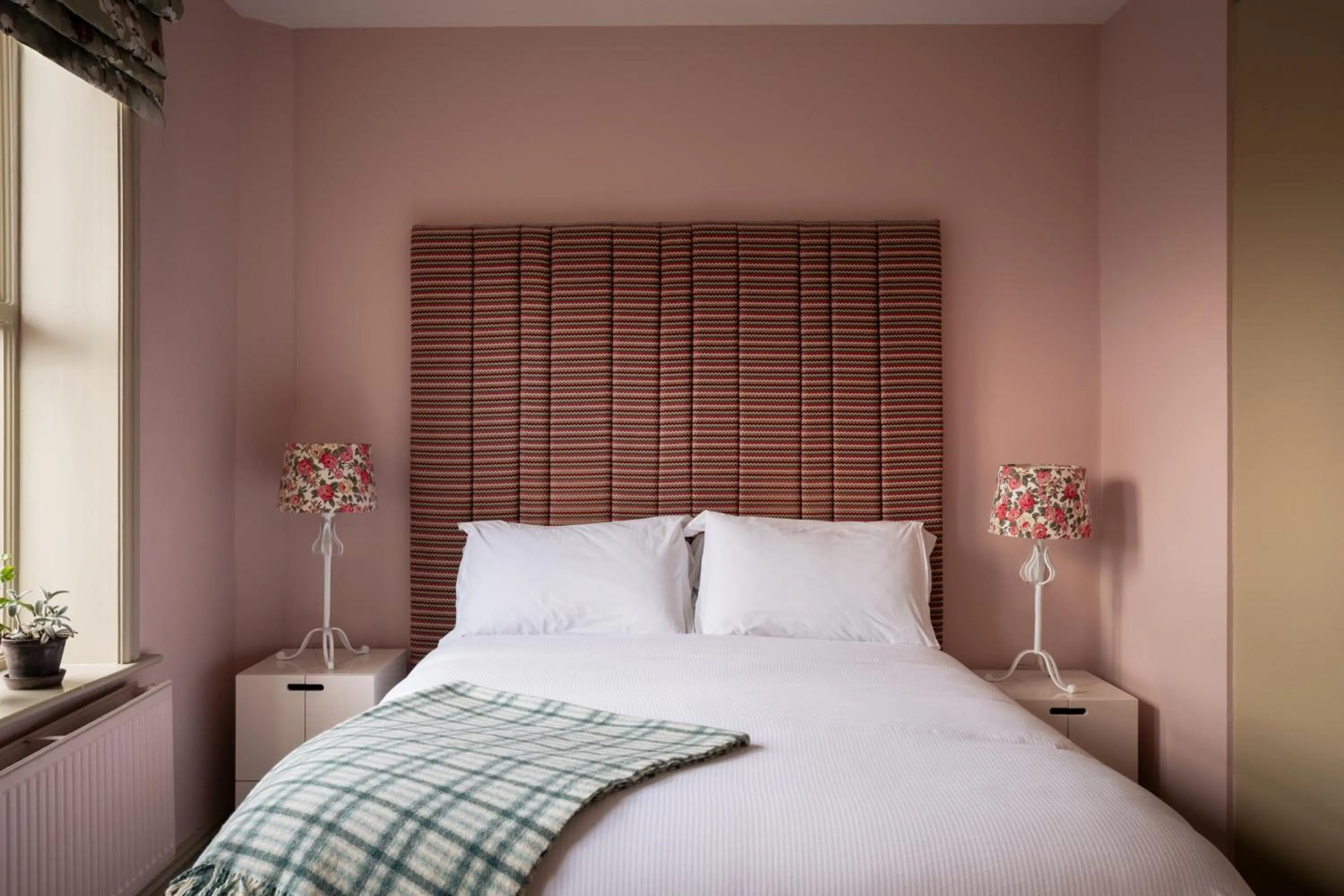 Bedroom, Bed in The Fell Hotel