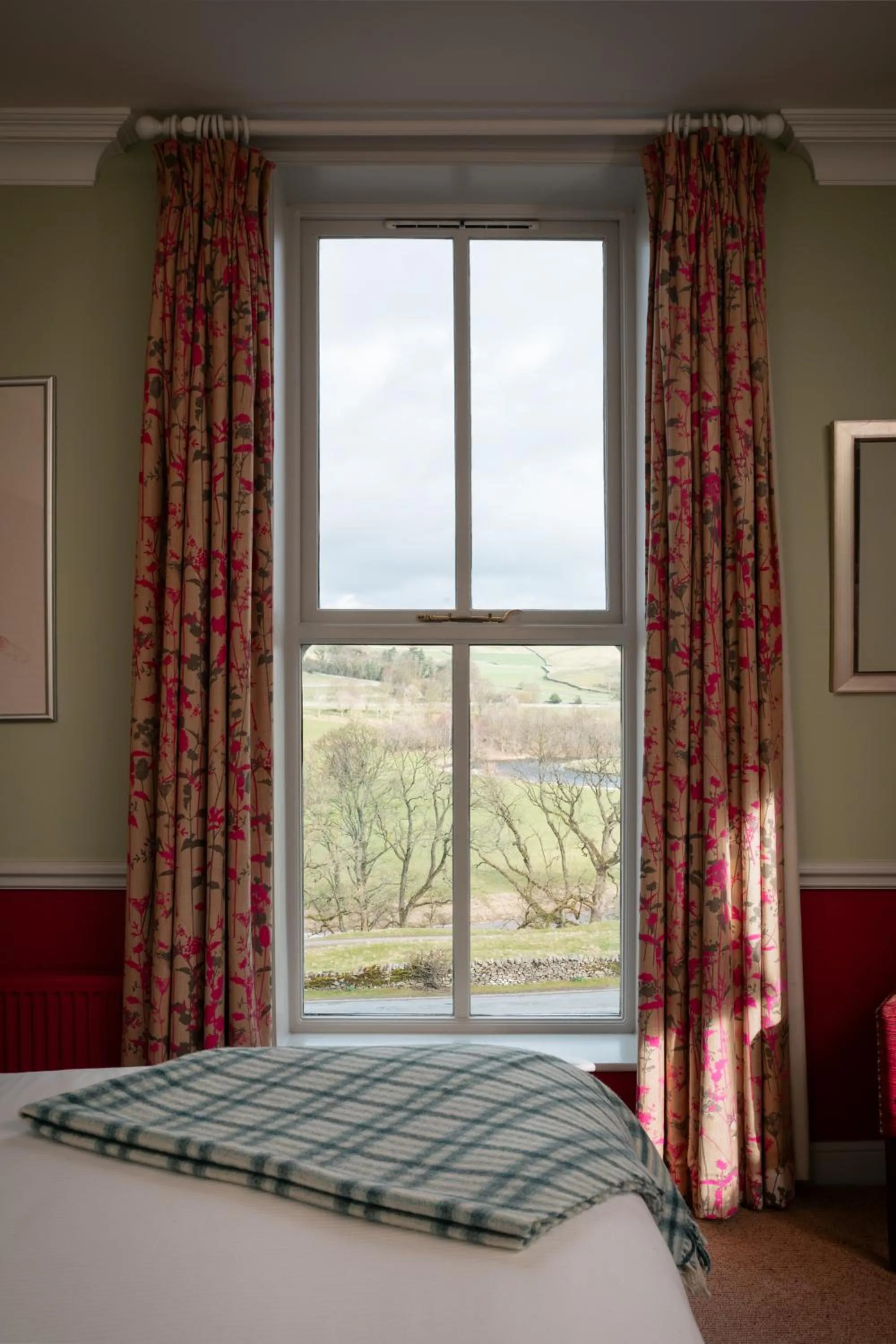 View (from property/room), Bed in The Fell Hotel