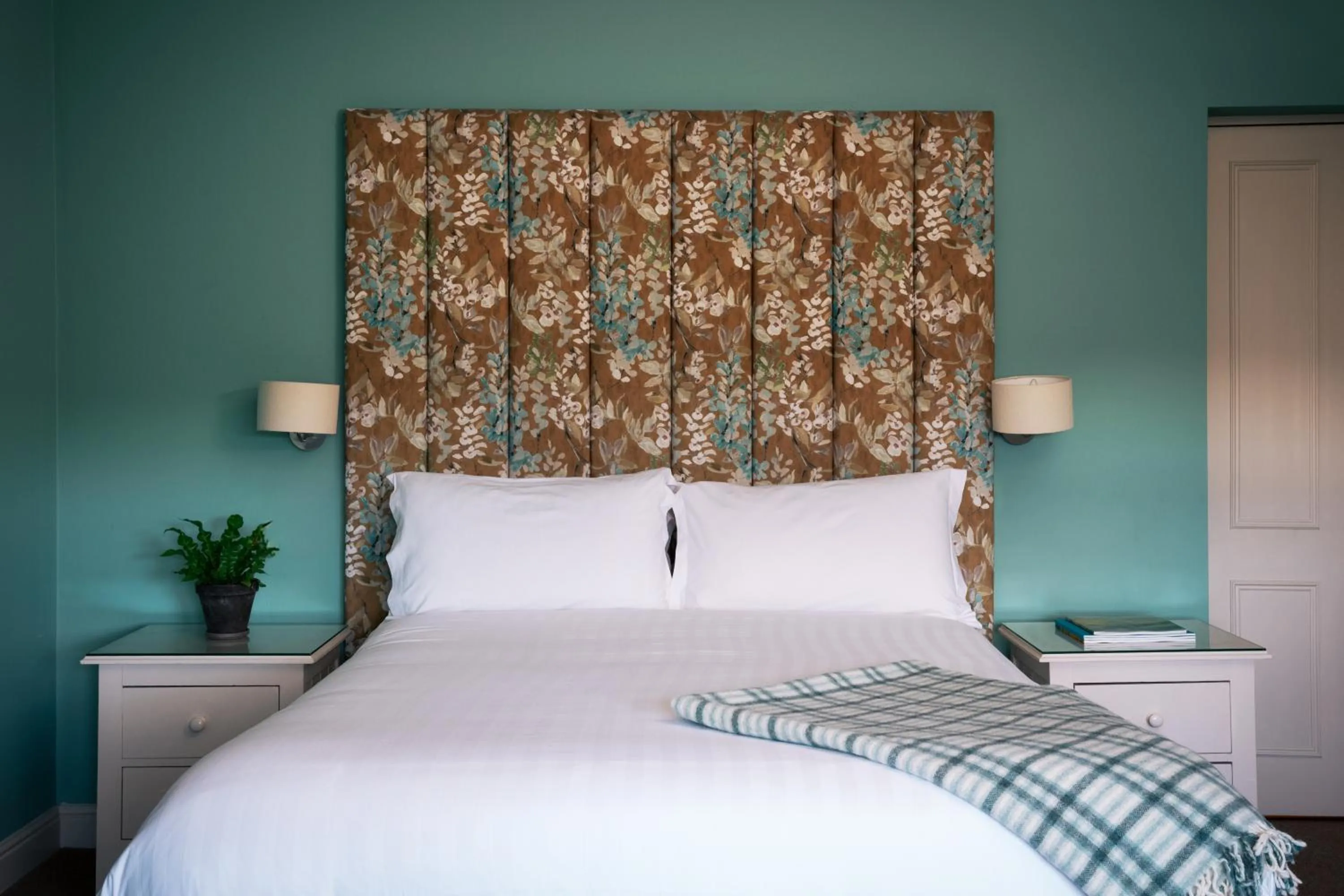 Bedroom, Bed in The Fell Hotel