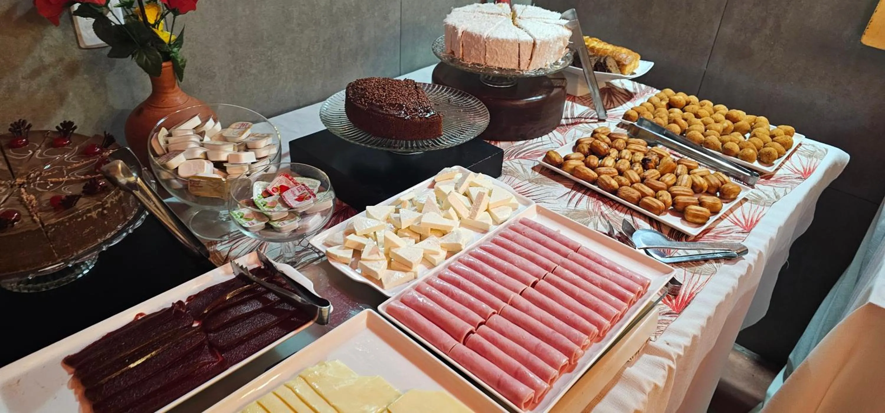 Buffet breakfast in GH Bizkaia