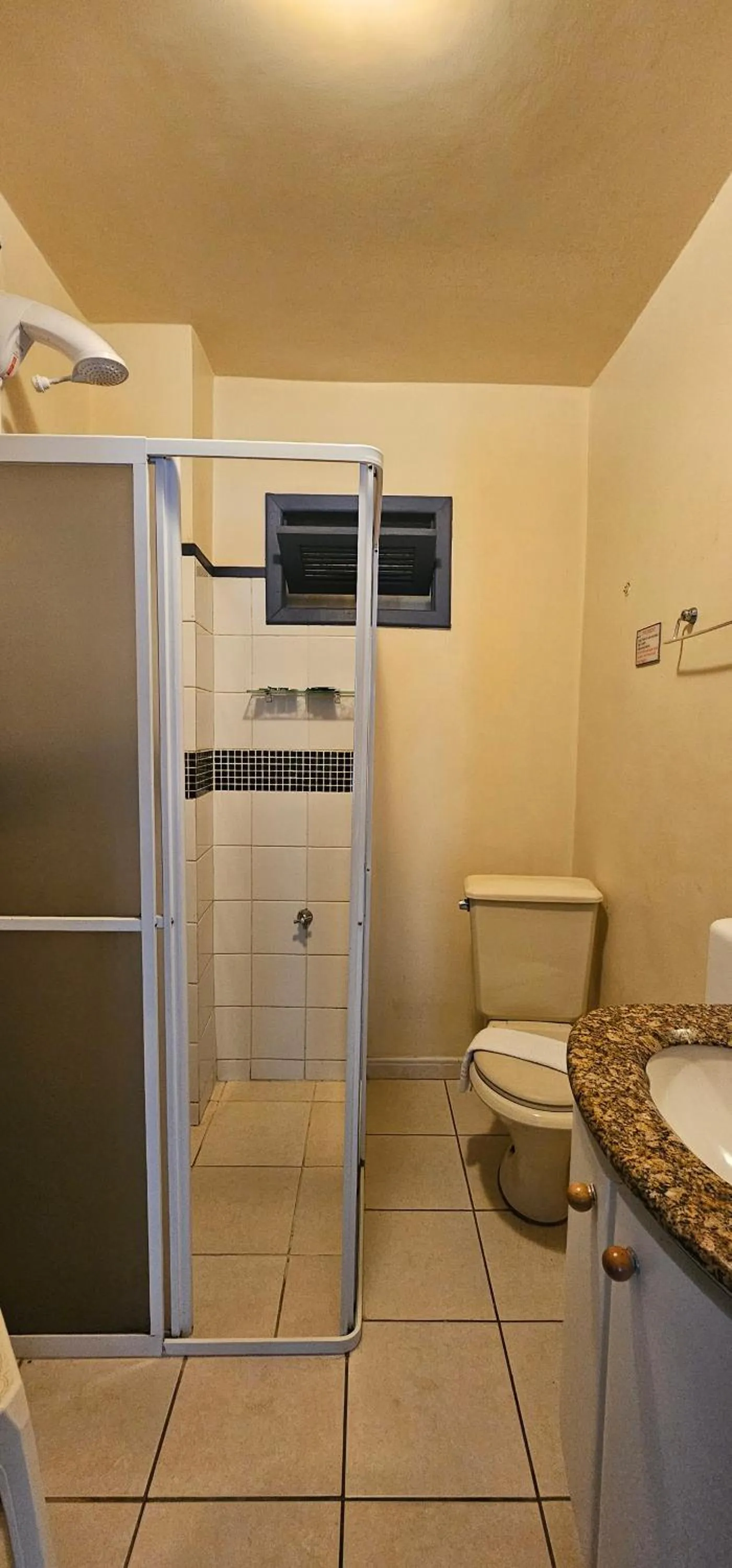 Toilet in GH Bizkaia