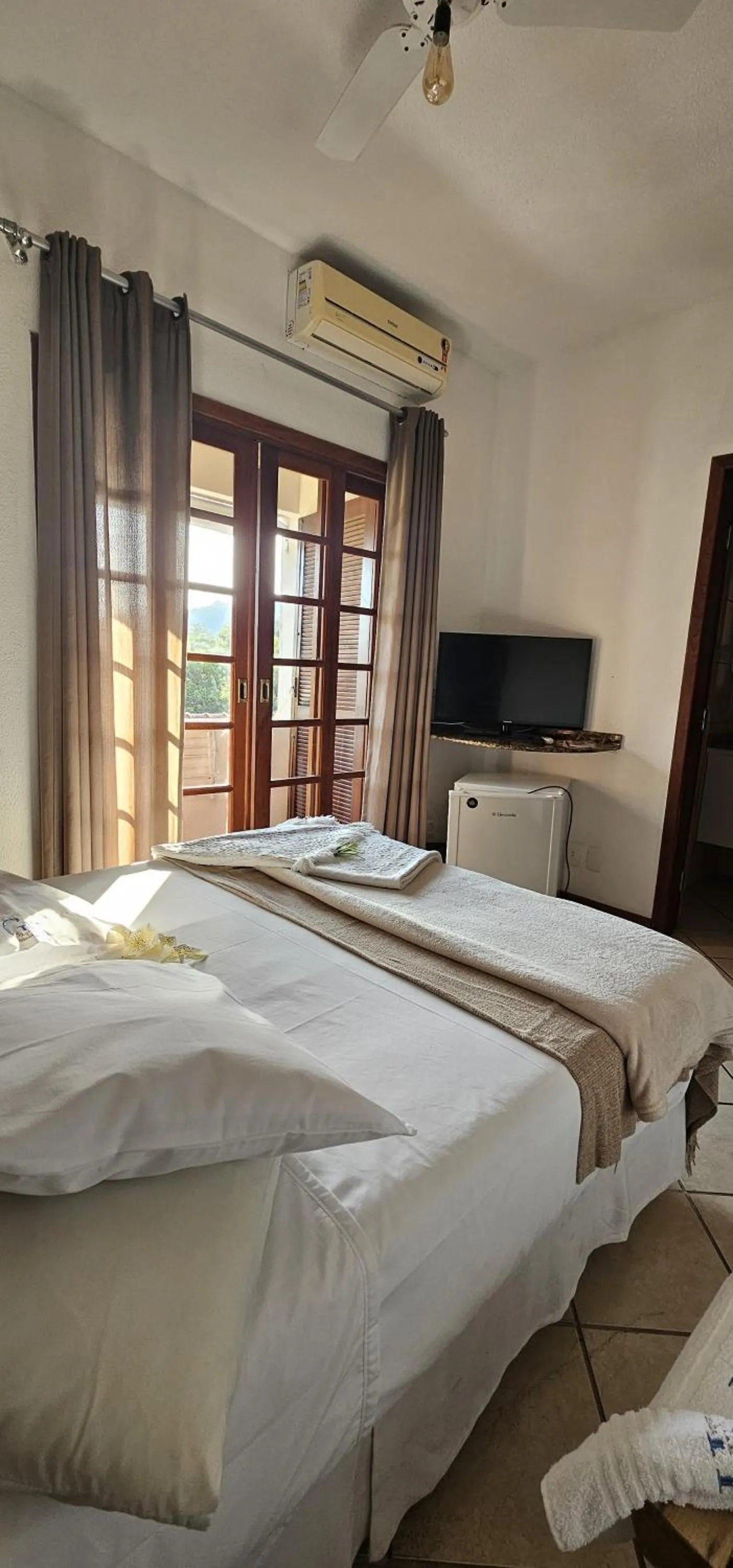 Communal lounge/ TV room, Bed in GH Bizkaia