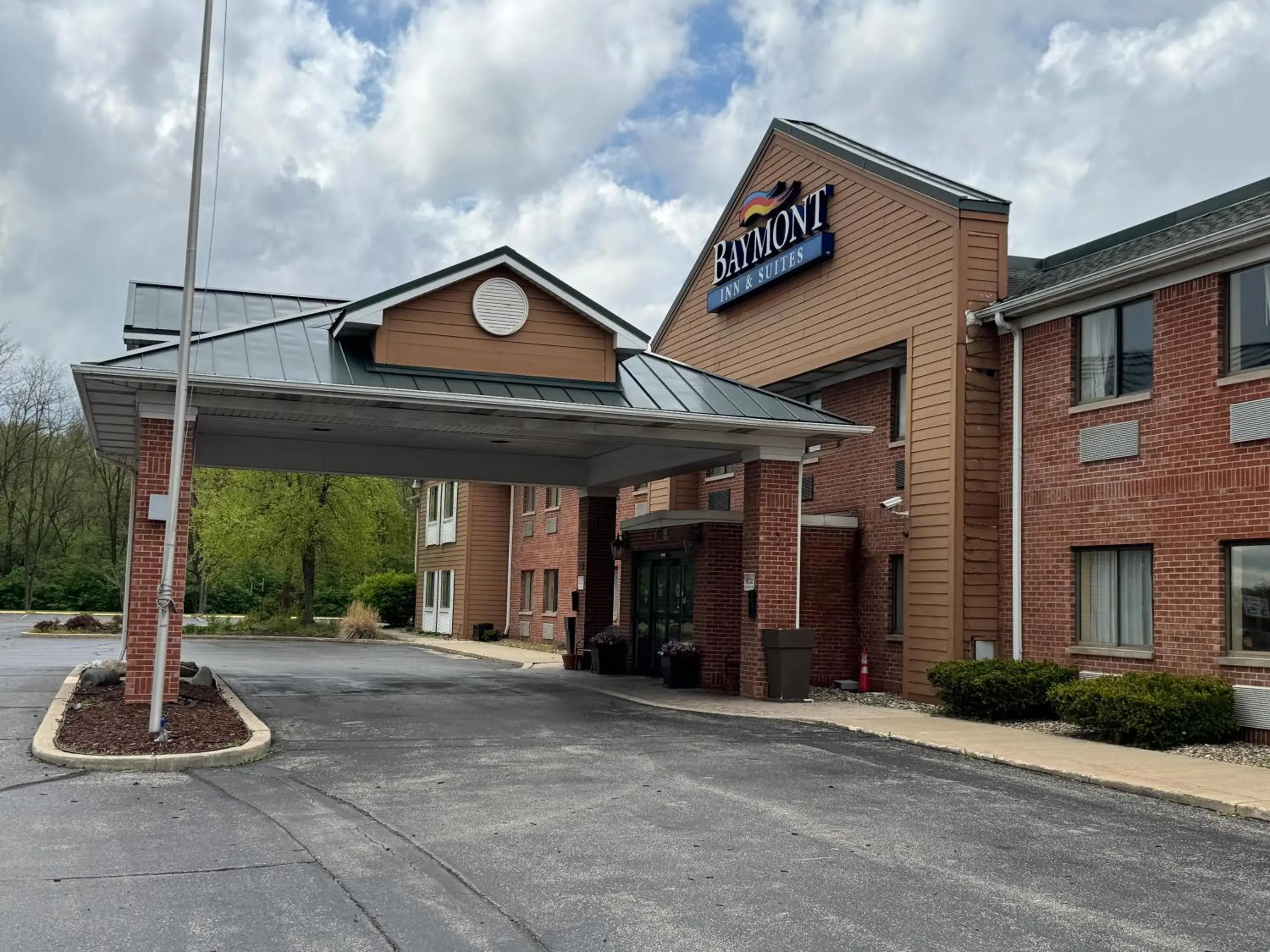 Property building in Baymont by Wyndham Mishawaka South Bend Area Property building in Baymont by Wyndham Mishawaka South Bend Area