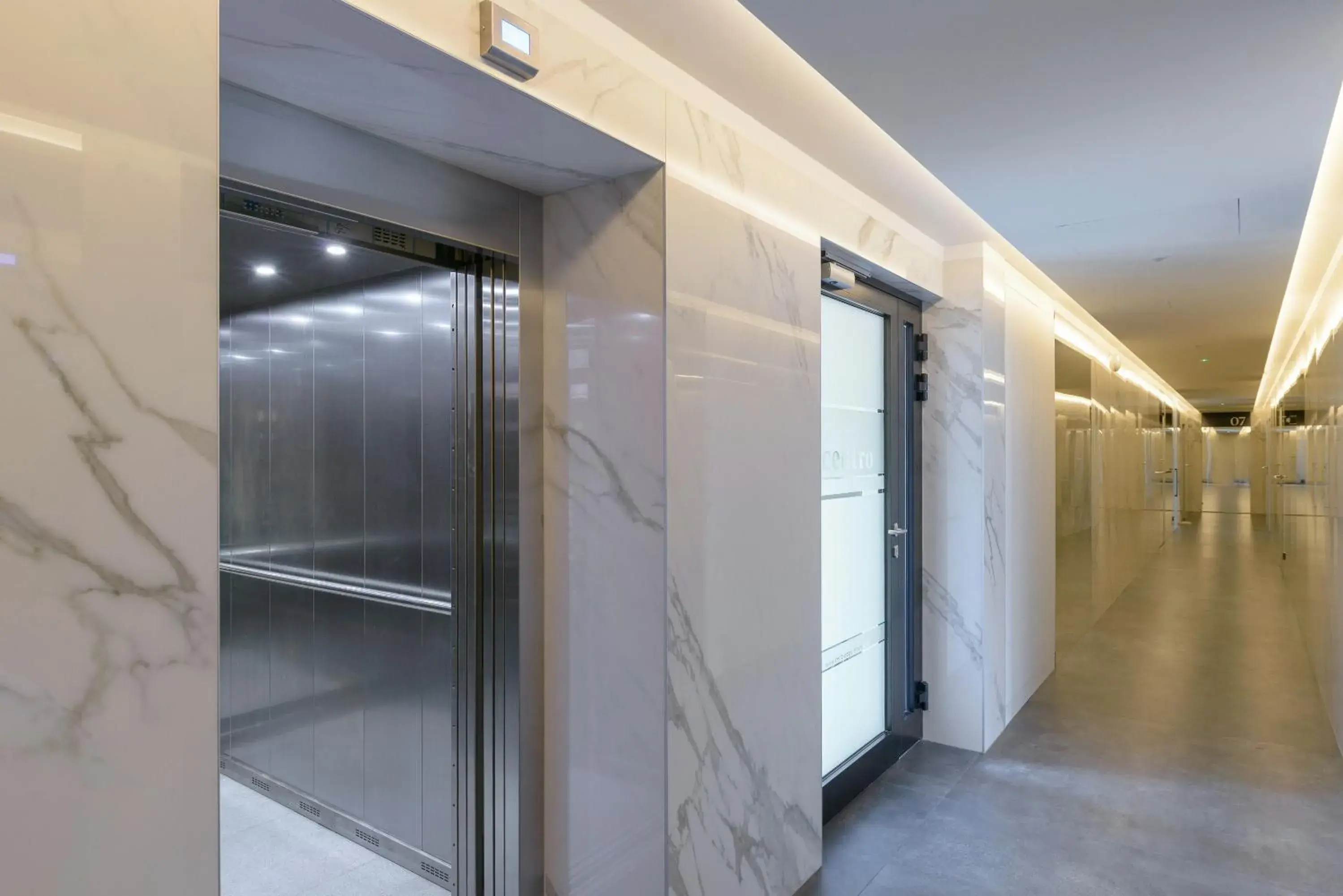 Lobby or reception in Centro Design Apartments - Półwiejska Lobby or reception in Centro Design Apartments - Półwiejska