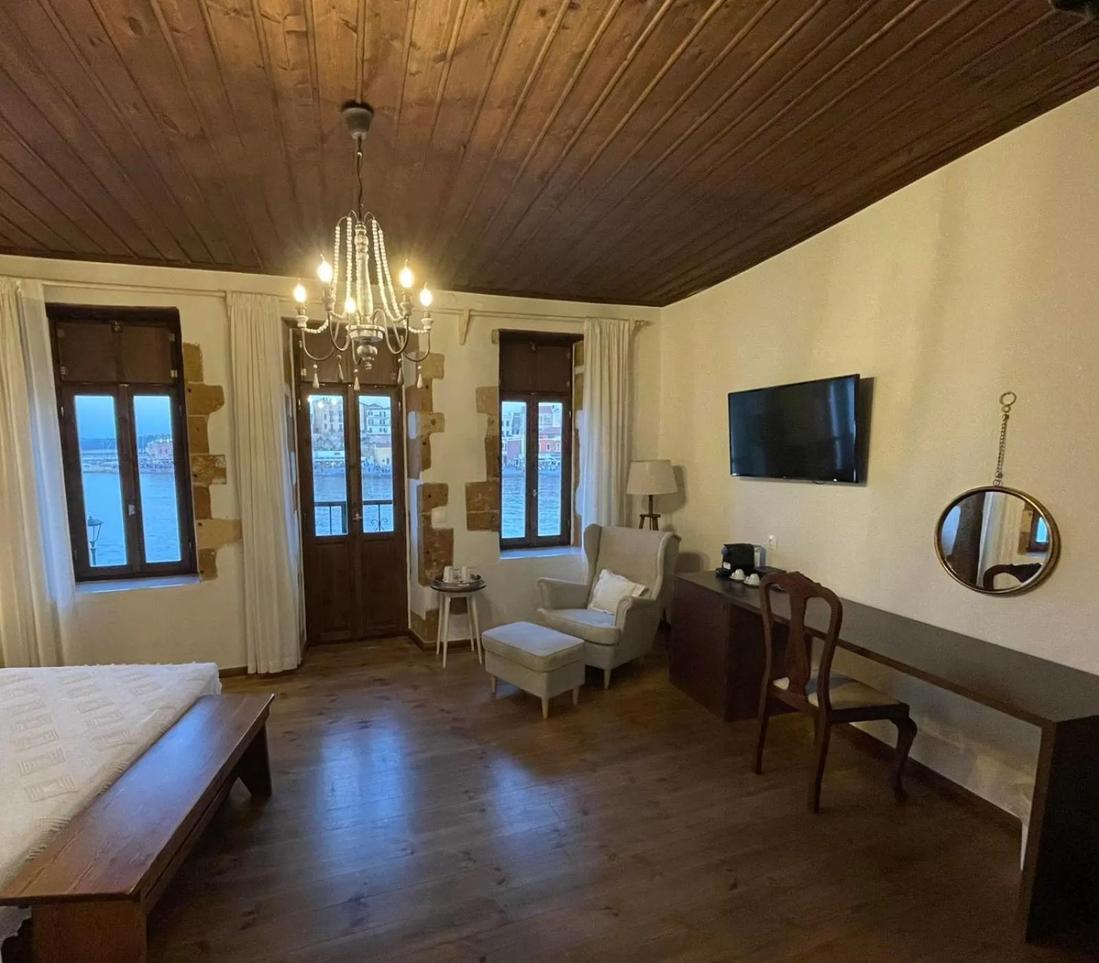 Photo of the whole room, Bed in Captain Vasilis Hotel