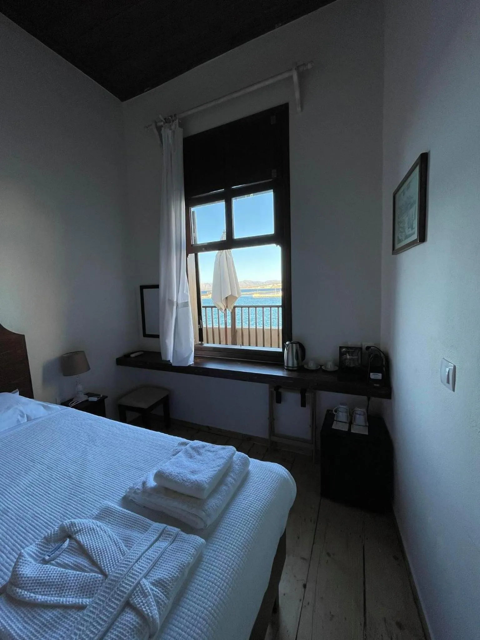 Photo of the whole room, Bed in Captain Vasilis Hotel