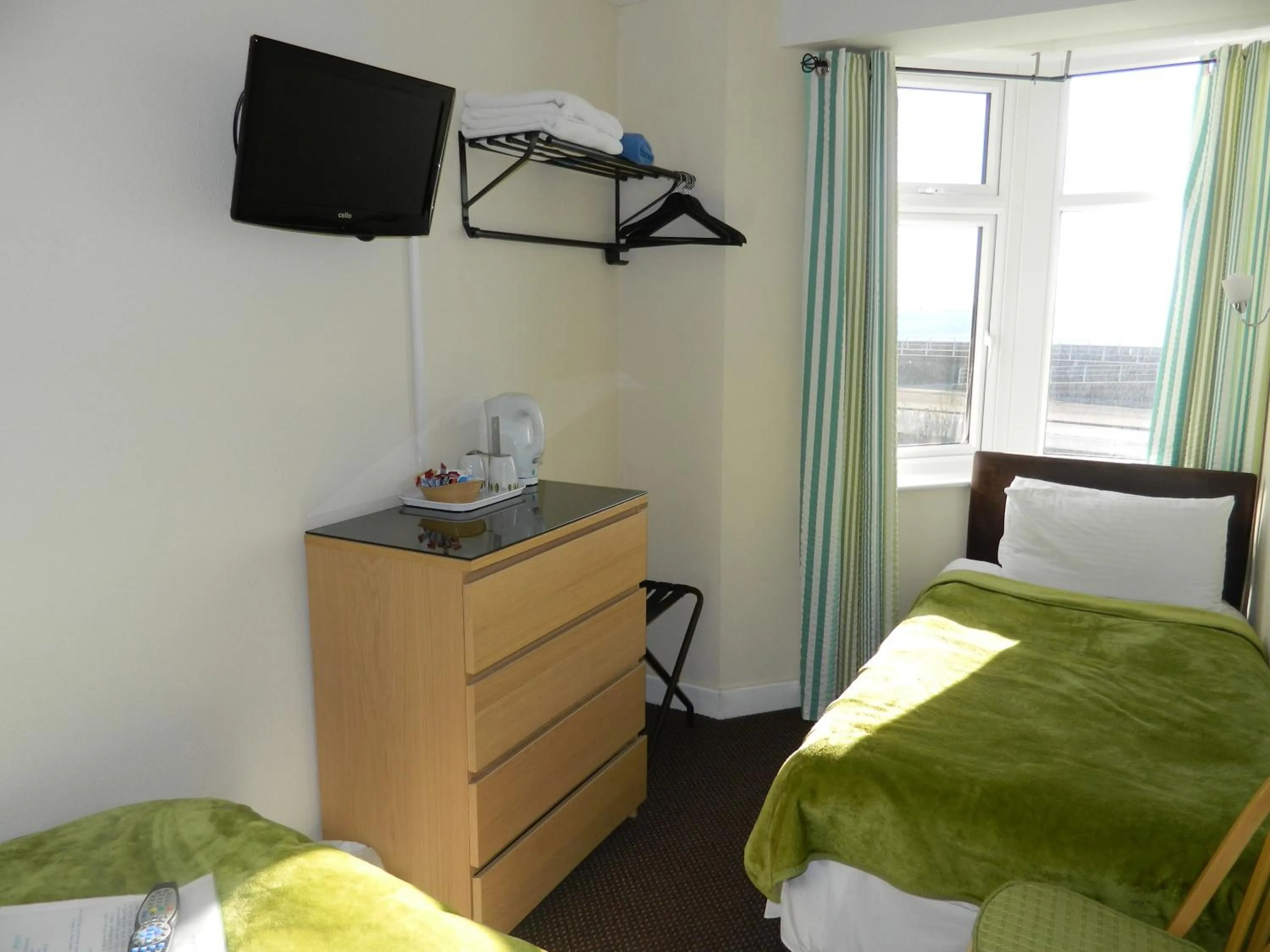 Coffee/tea facilities, Bed in Ocean Bay