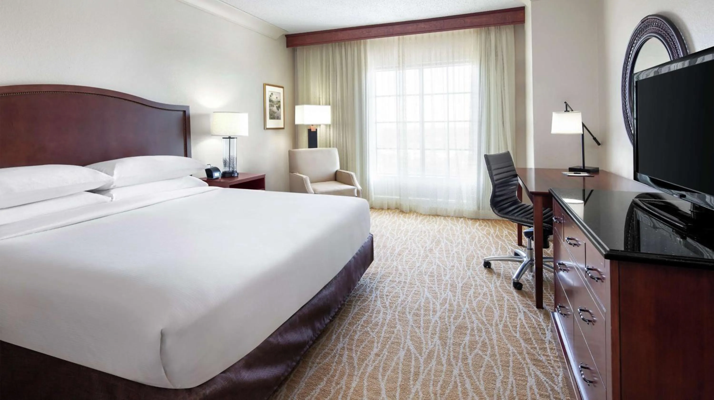 Bedroom, Bed in DoubleTree by Hilton Sunrise - Sawgrass Mills