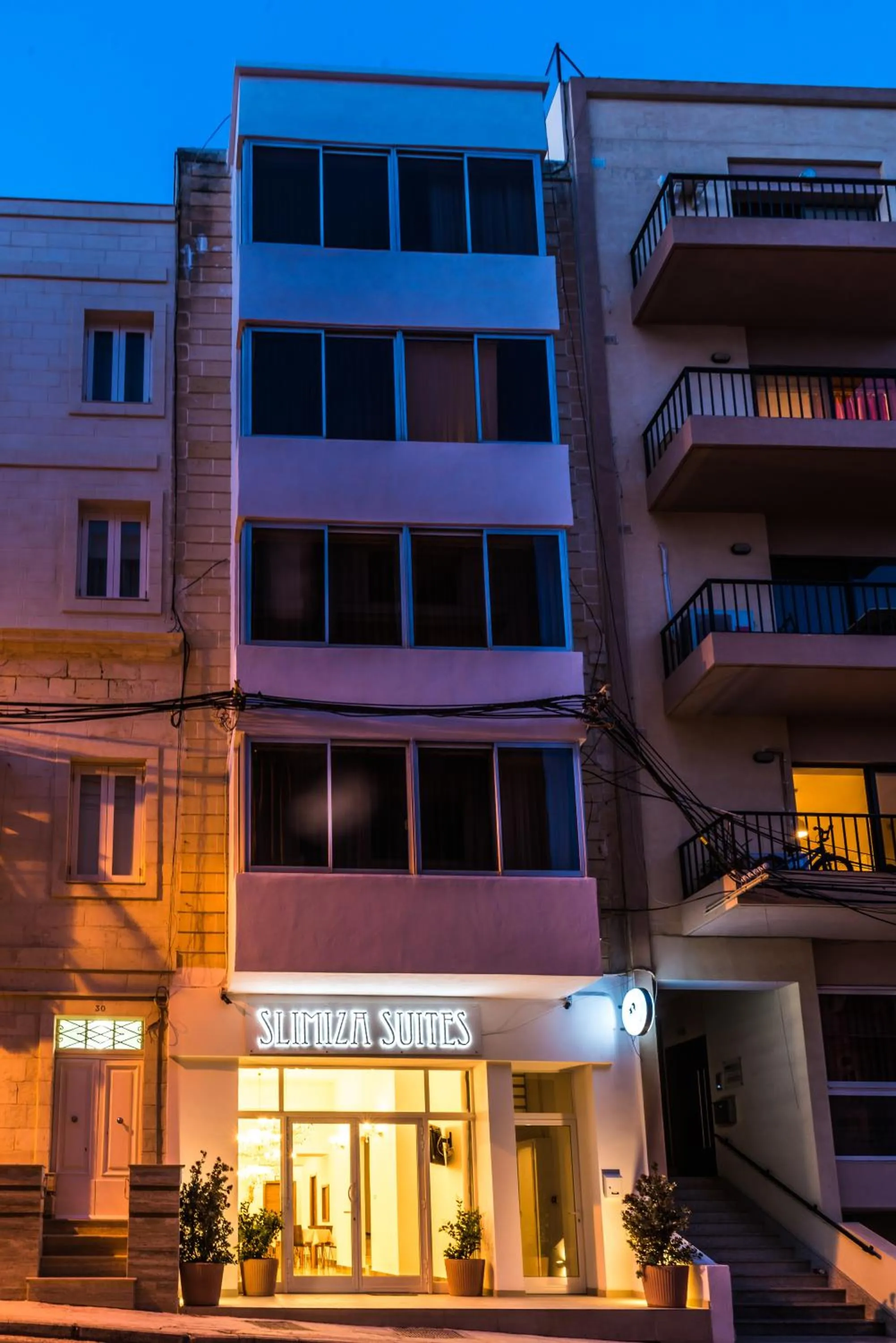 Facade/entrance in Slimiza Suites
