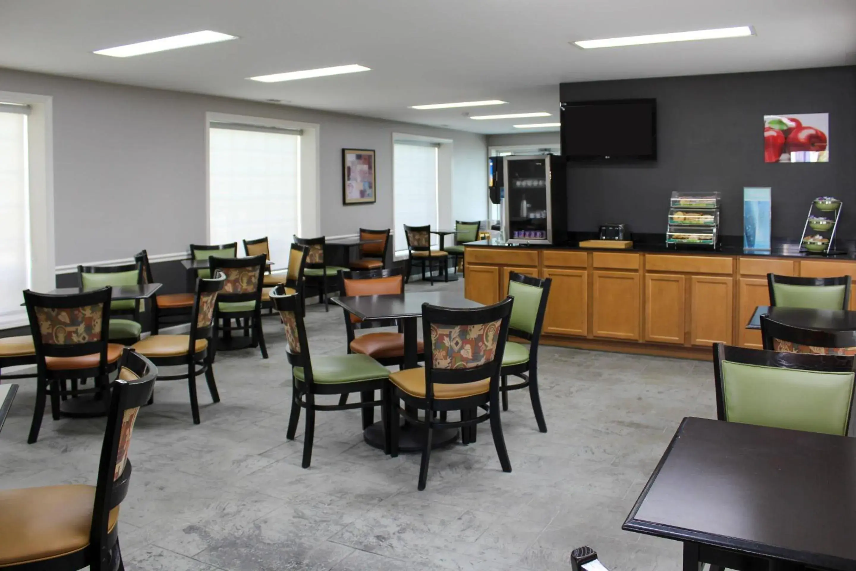 Breakfast in Quality Inn Crossville Near Cumberland Mountain State Park Breakfast in Quality Inn Crossville Near Cumberland Mountain State Park