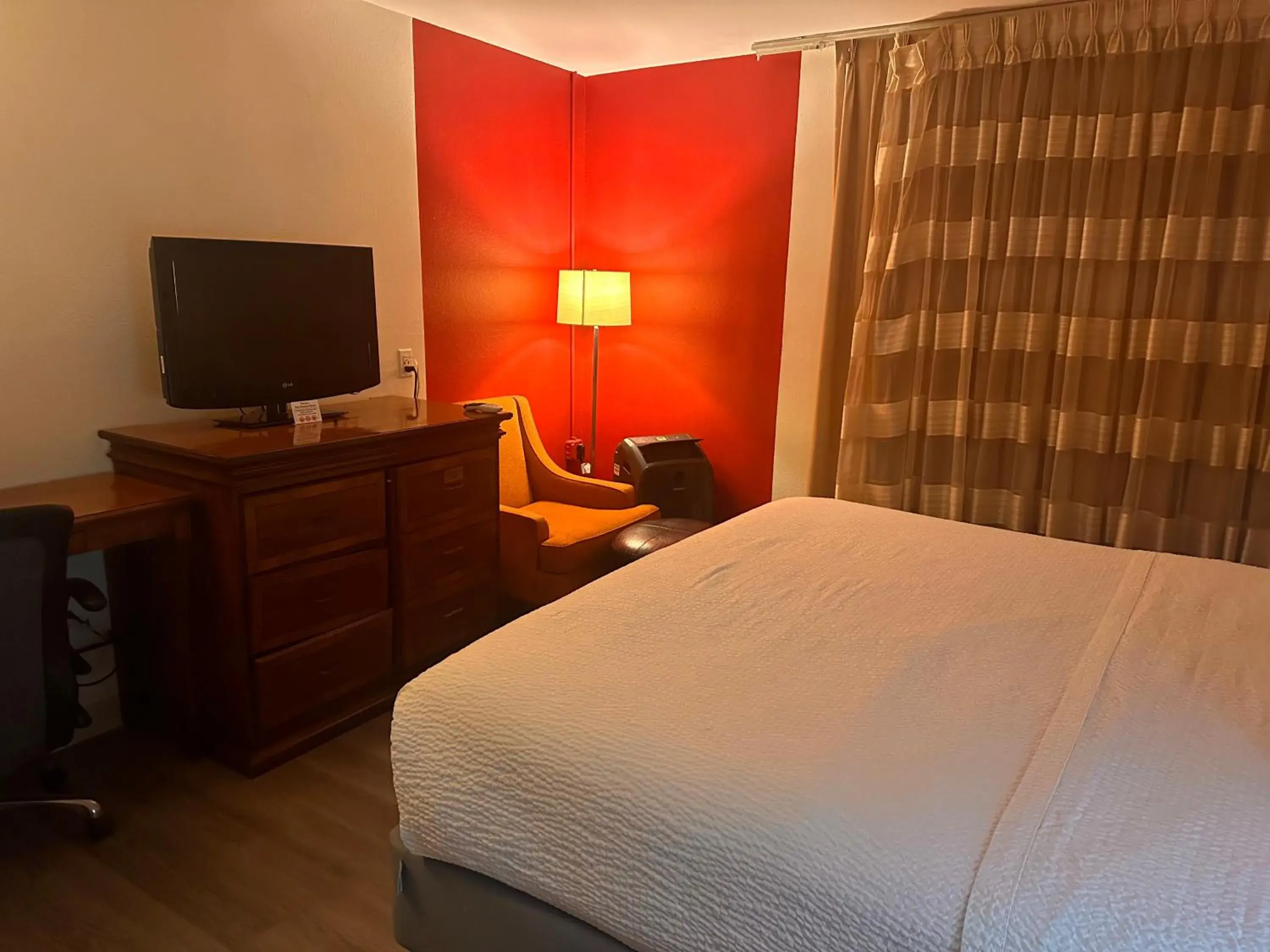 Bed in Ramada Downtown by Wyndham Anchorage Bed in Ramada Downtown by Wyndham Anchorage