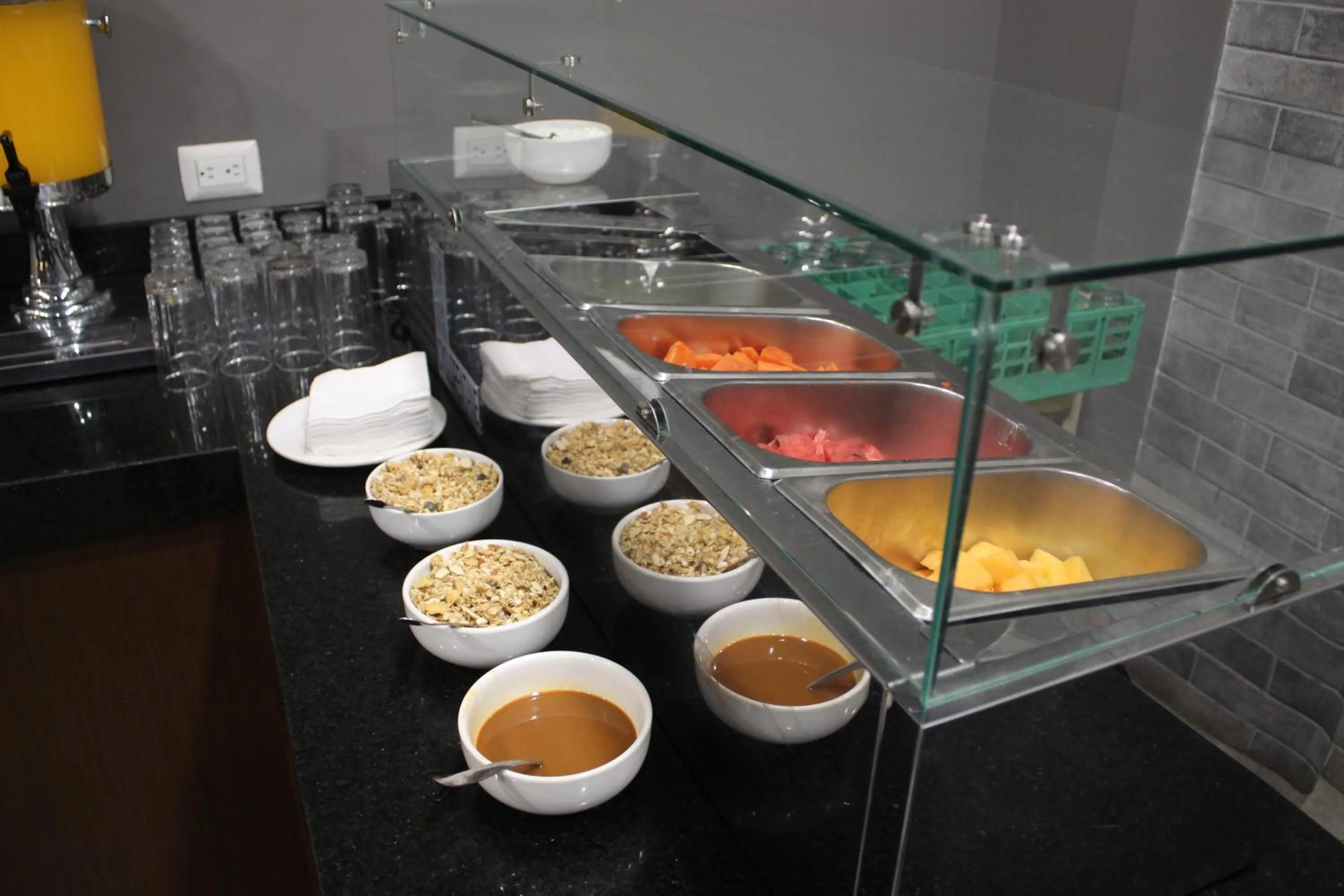 Food and drinks in Best Western Santorin