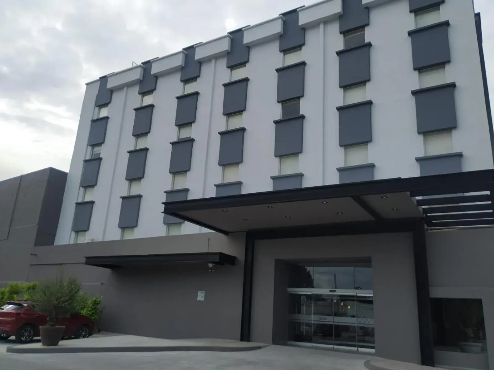 Property building in Best Western Santorin Property building in Best Western Santorin