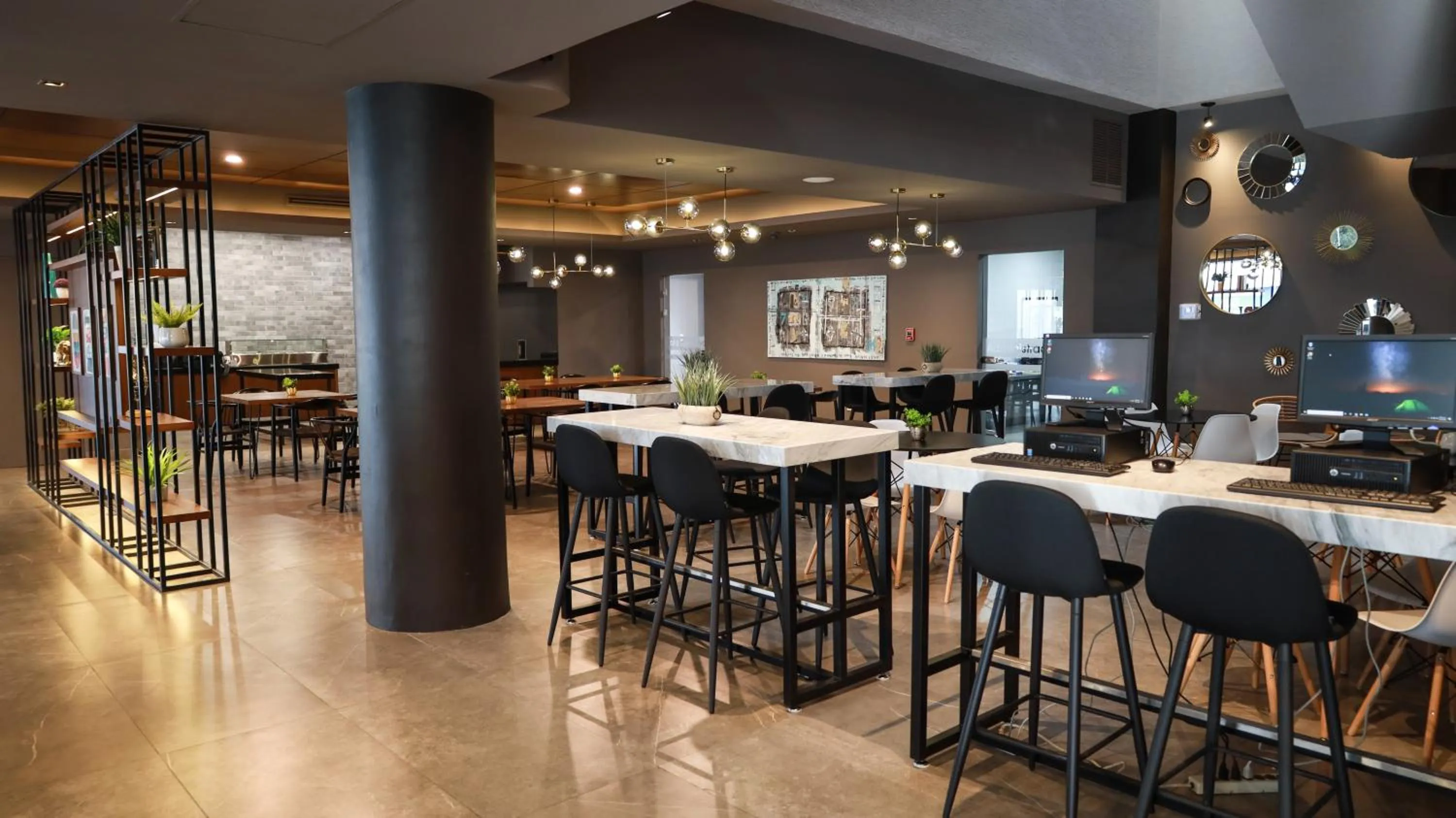 Dining area in Best Western Santorin