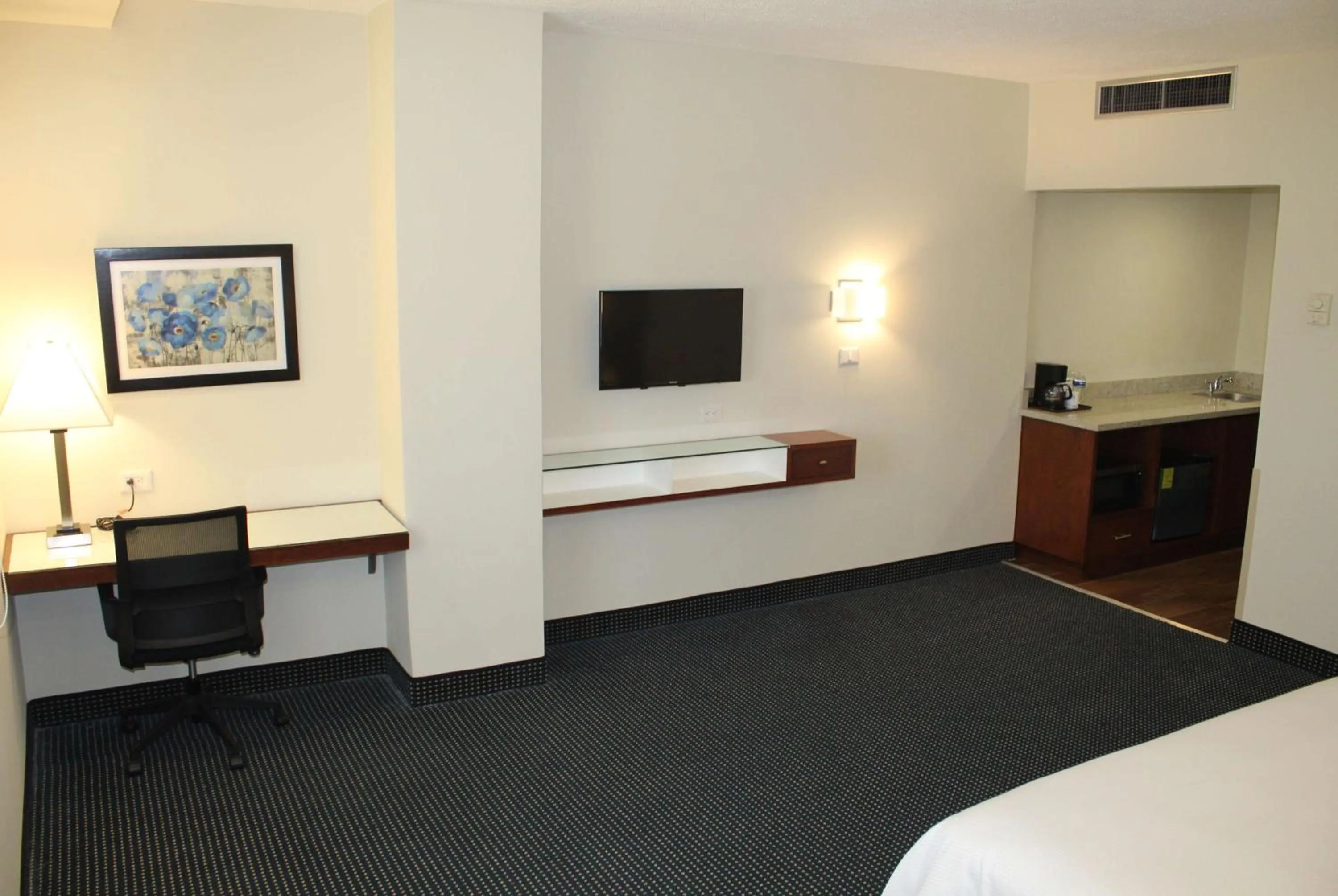 Photo of the whole room, Bed in Best Western Santorin