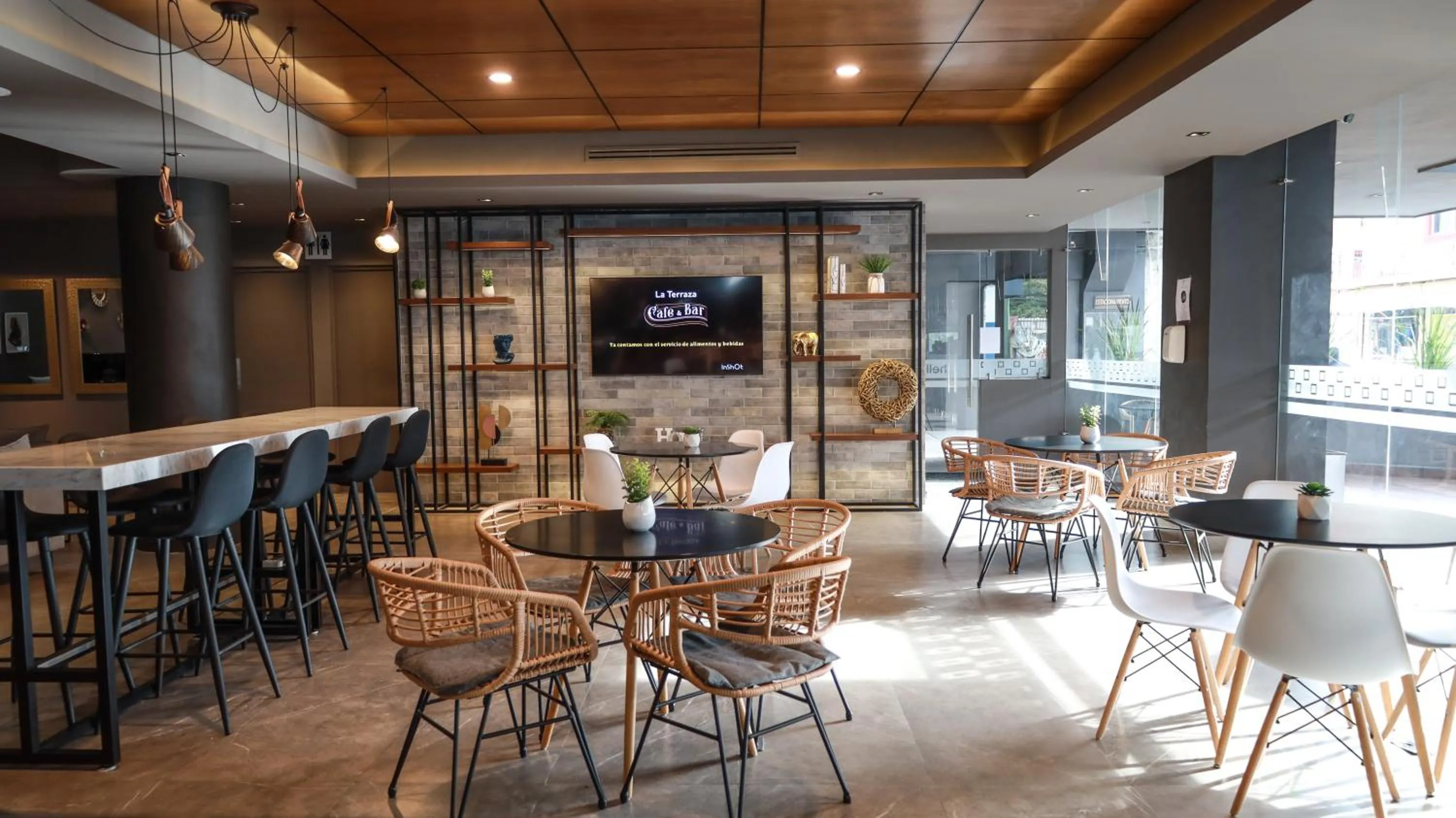 Lounge or bar in Best Western Santorin