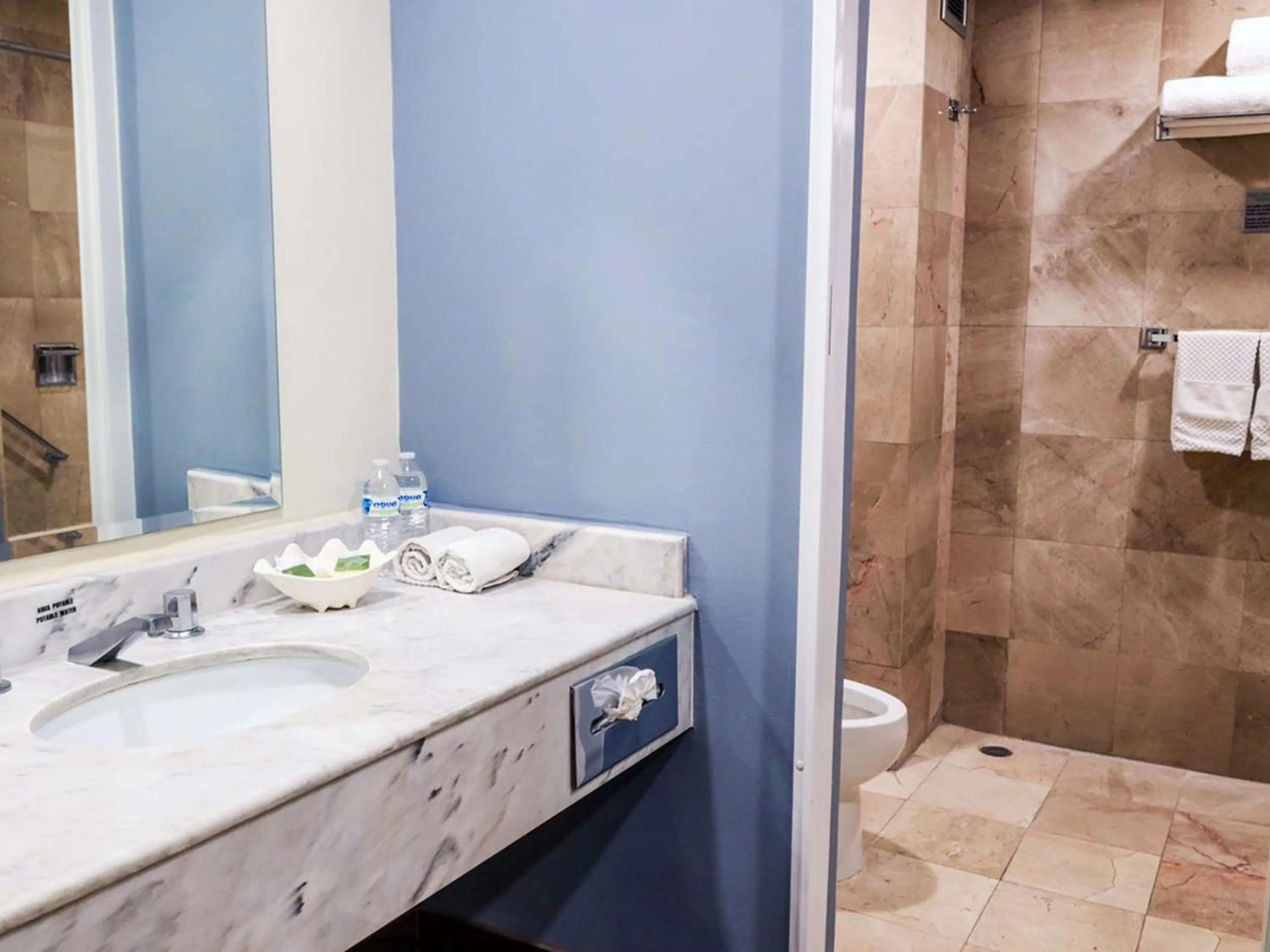 Bathroom in Best Western Santorin