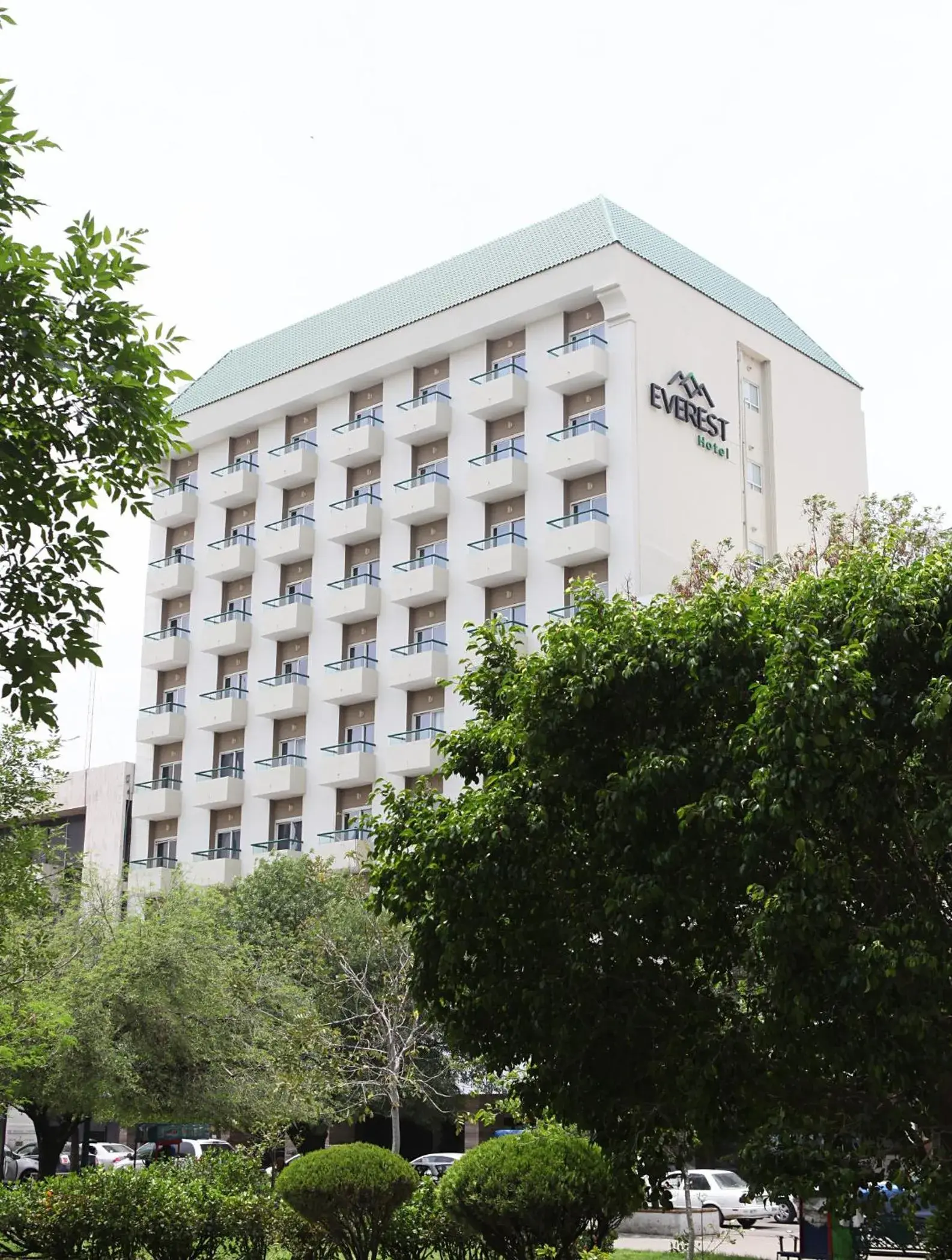 Property building in Everest Ciudad Victoria Property building in Everest Ciudad Victoria