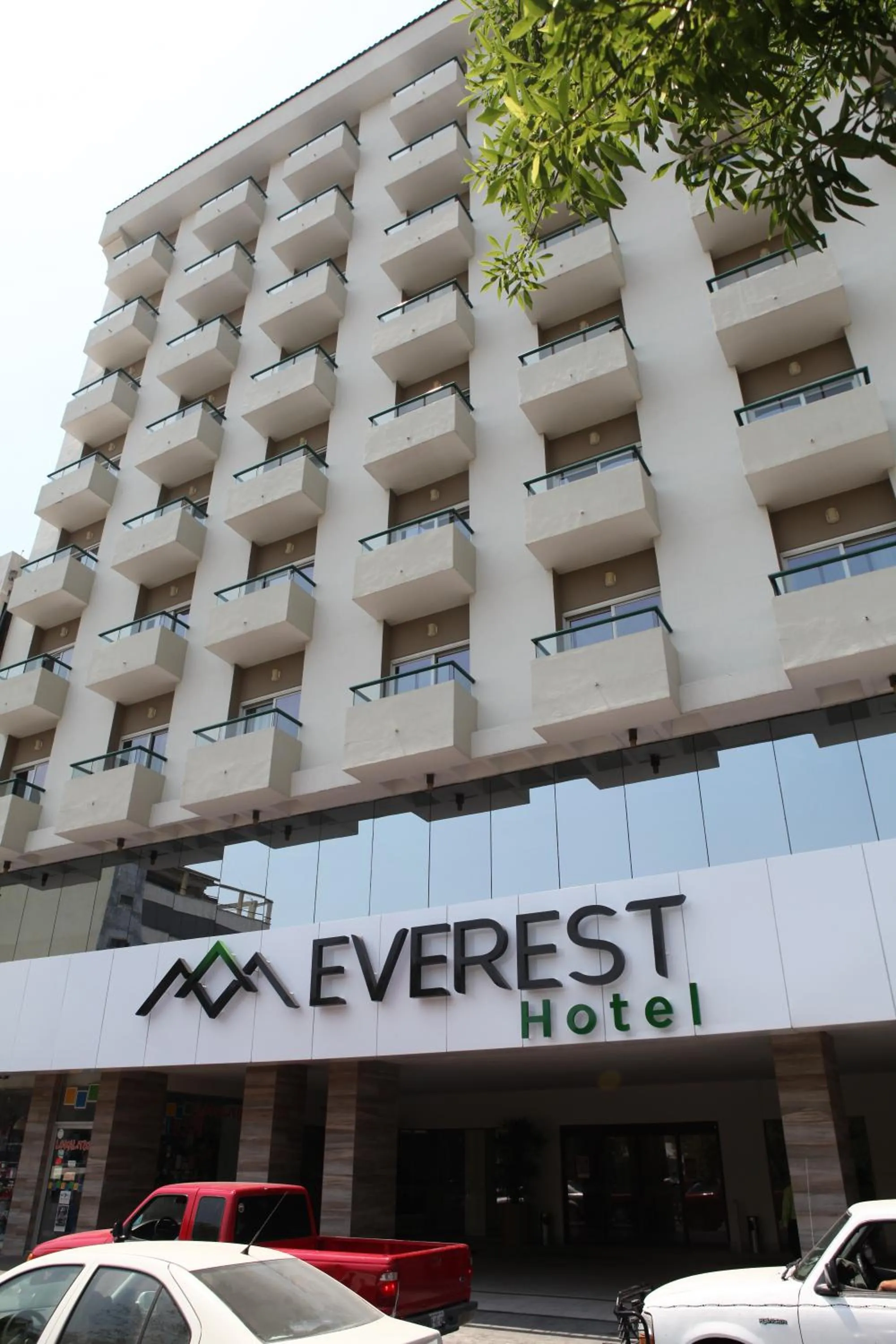 Facade/entrance in Everest Ciudad Victoria