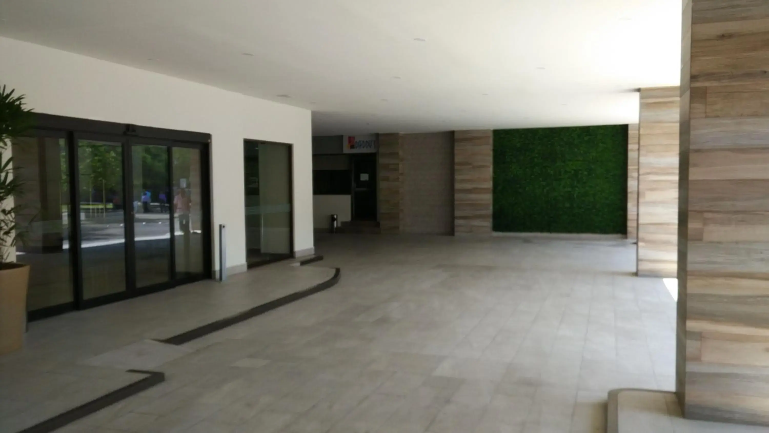 Facade/entrance in Everest Ciudad Victoria Facade/entrance in Everest Ciudad Victoria