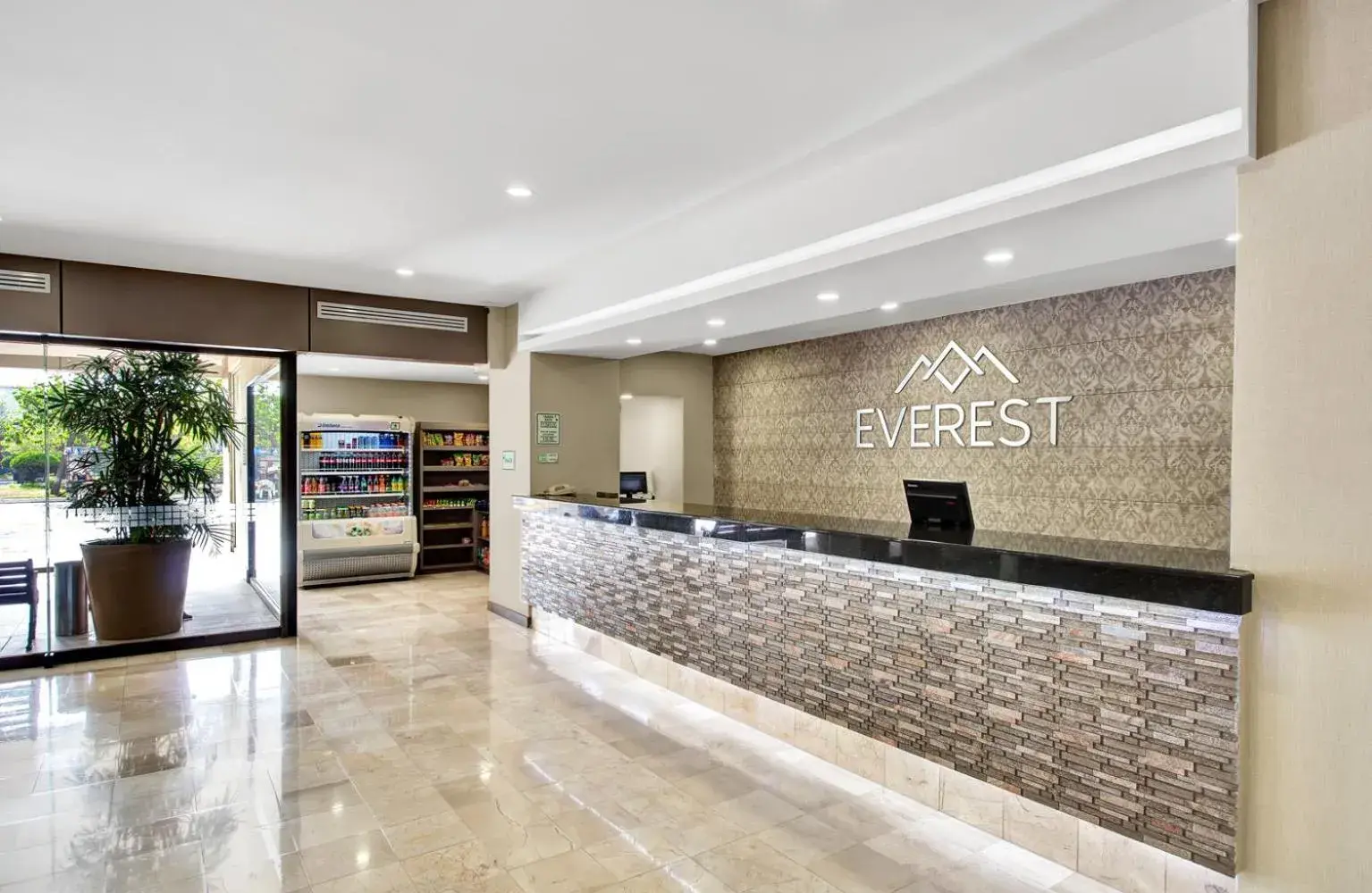 Lobby or reception in Everest Ciudad Victoria Lobby or reception in Everest Ciudad Victoria